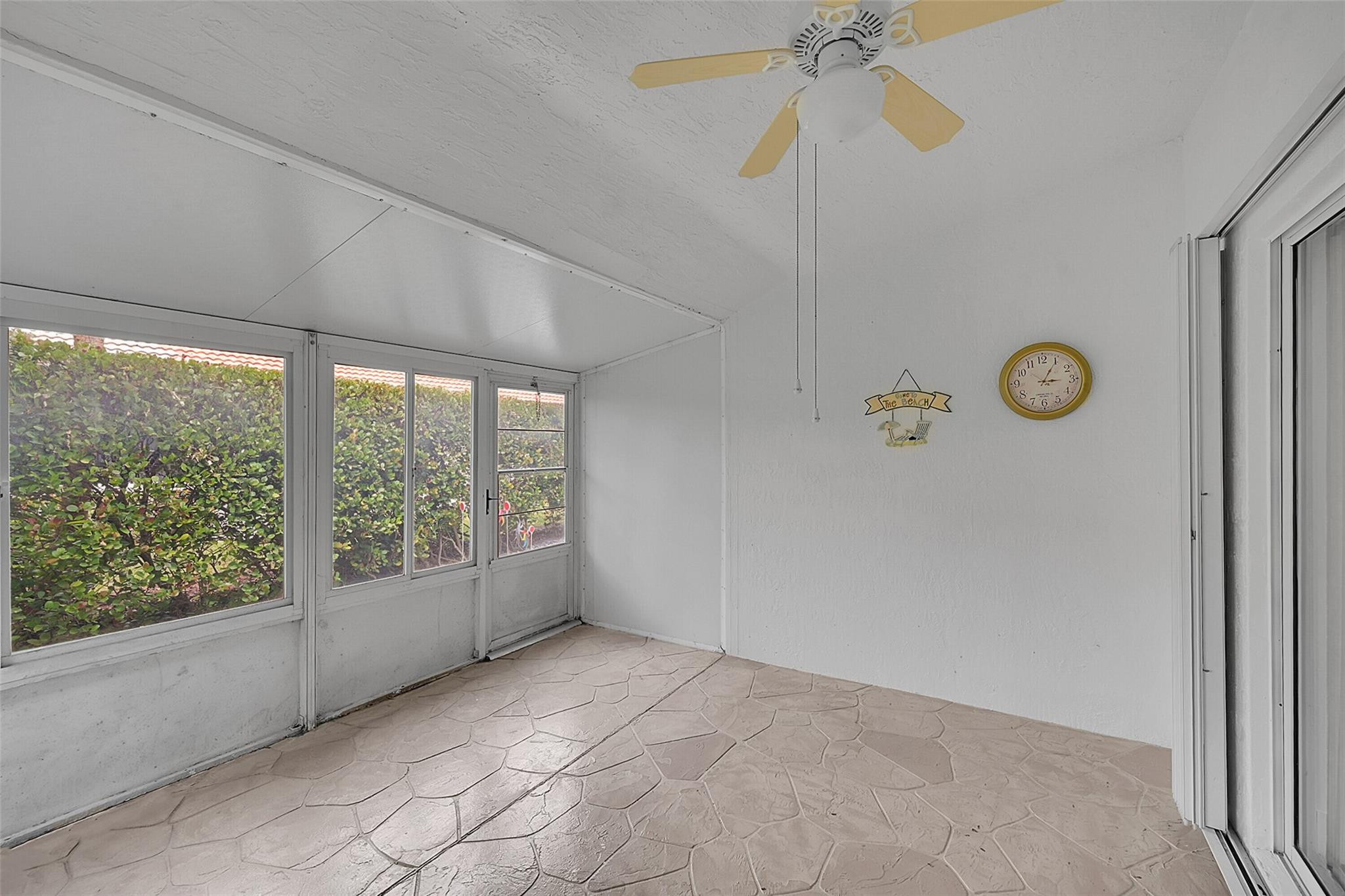 6141 Heliconia Rd