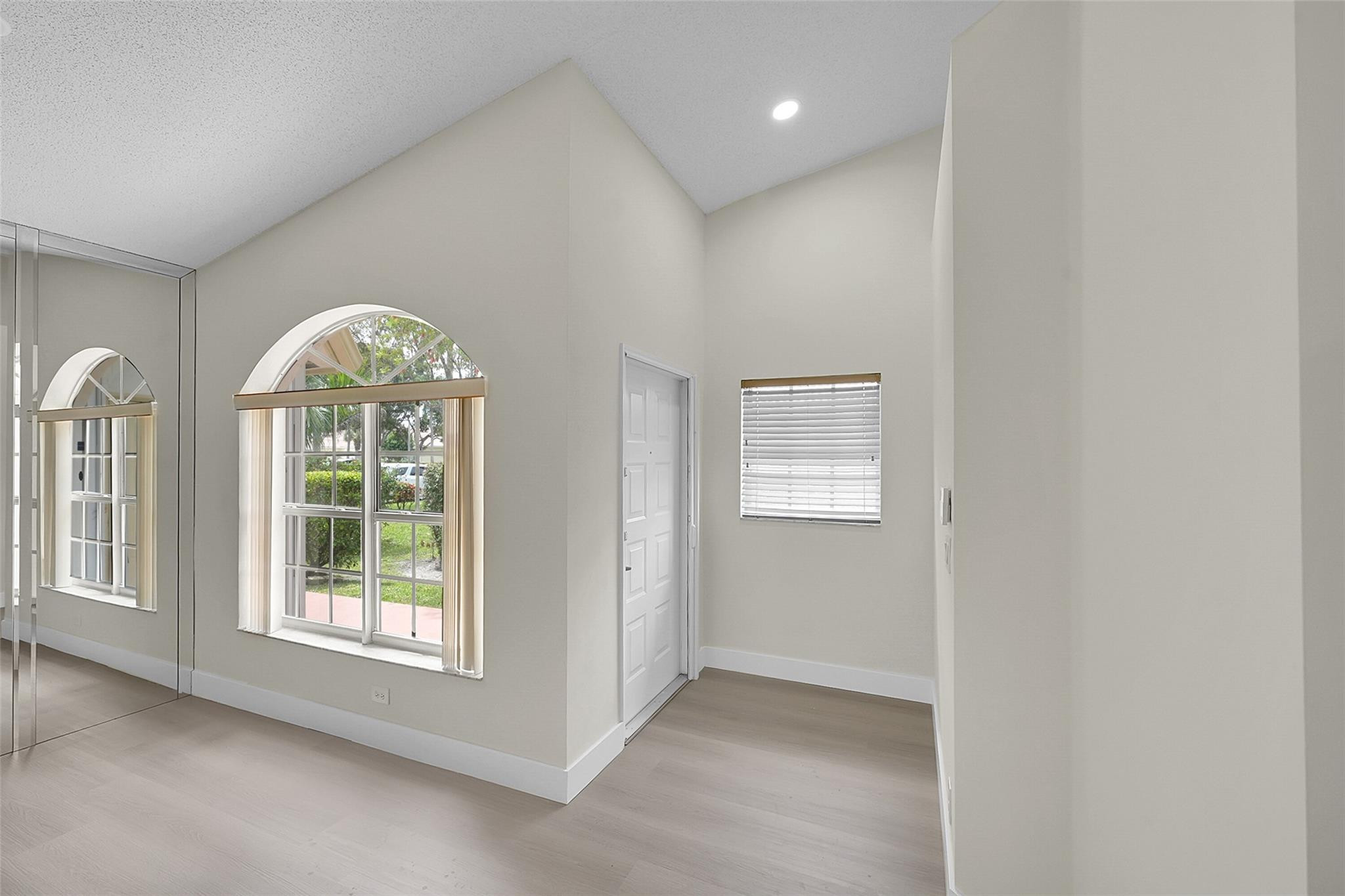 6141 Heliconia Rd