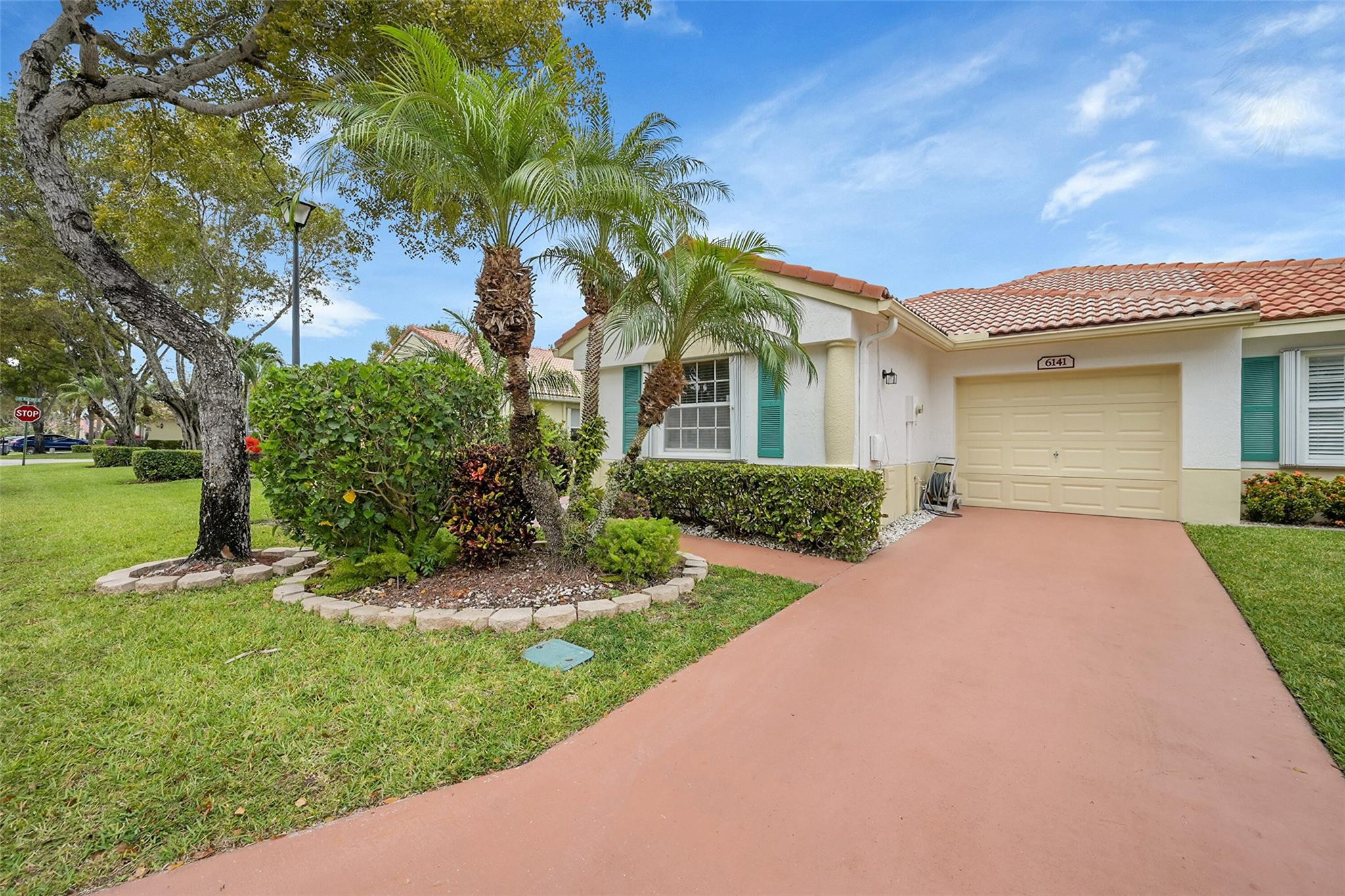 6141 Heliconia Rd
