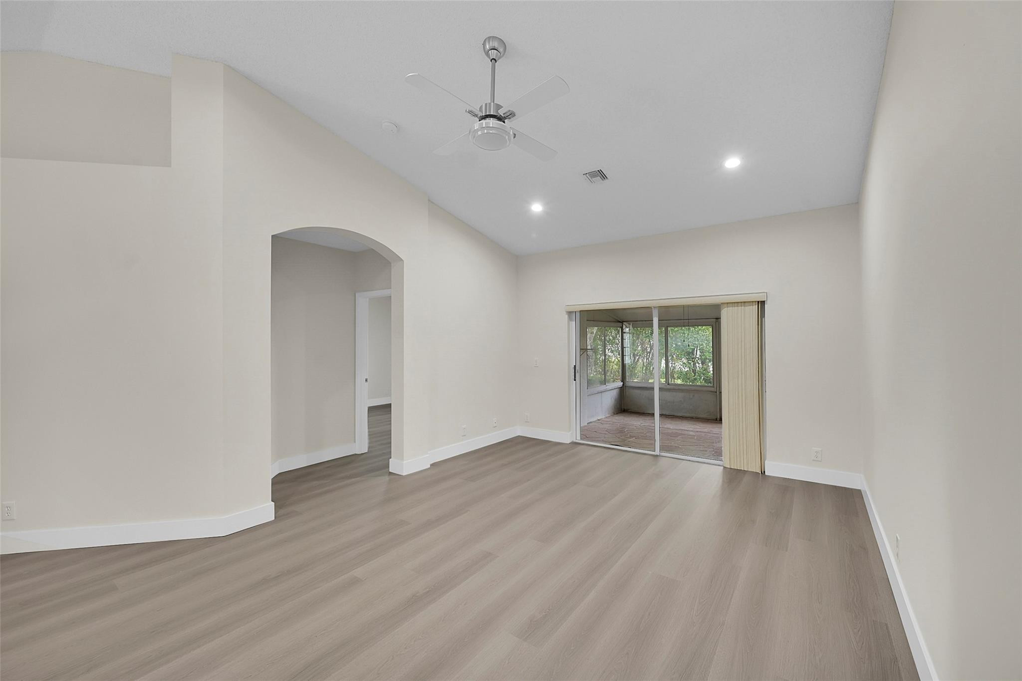 6141 Heliconia Rd