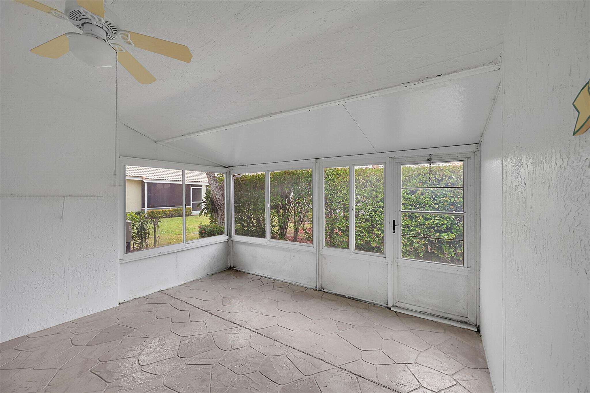 6141 Heliconia Rd