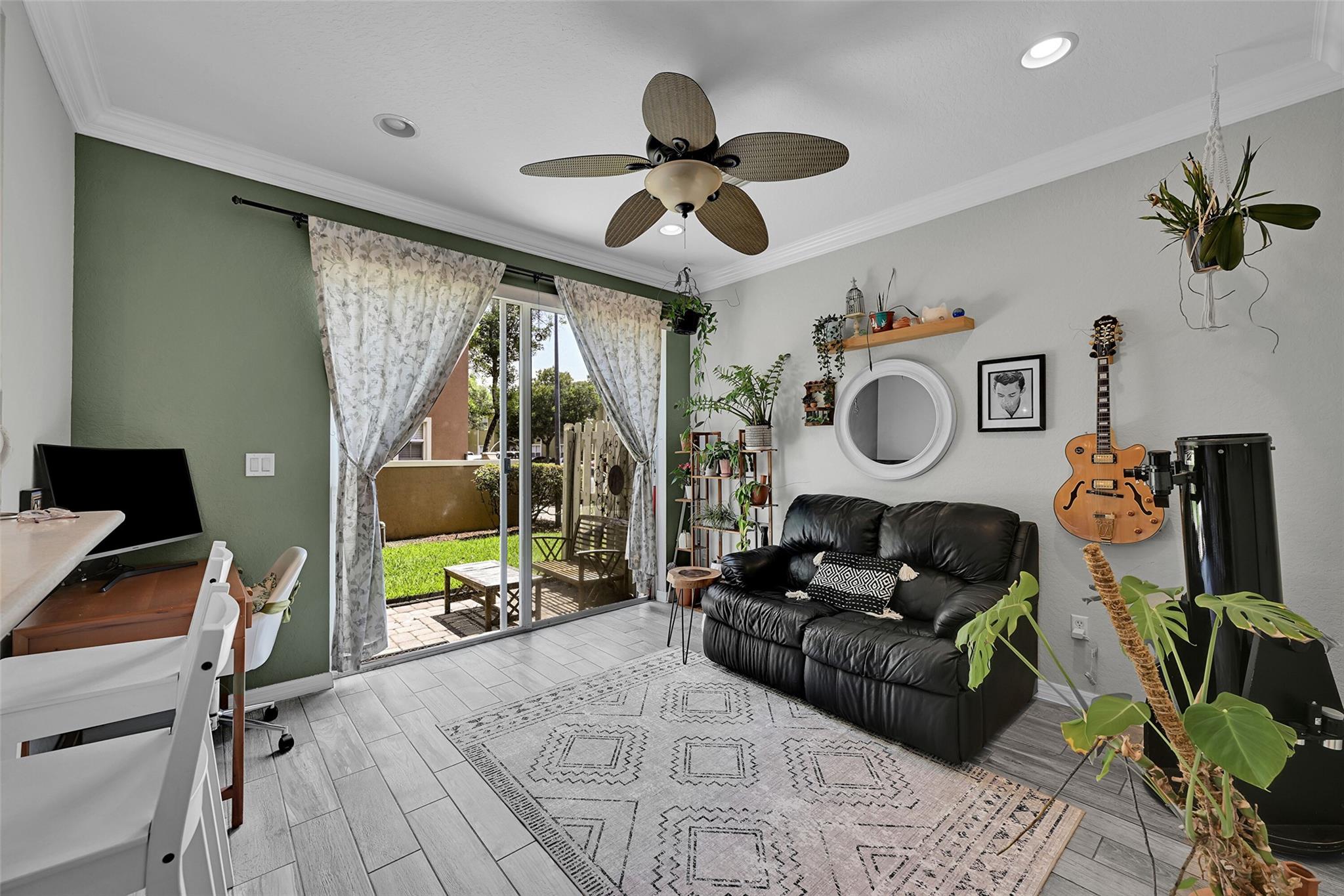 2851 W Prospect Rd 1202