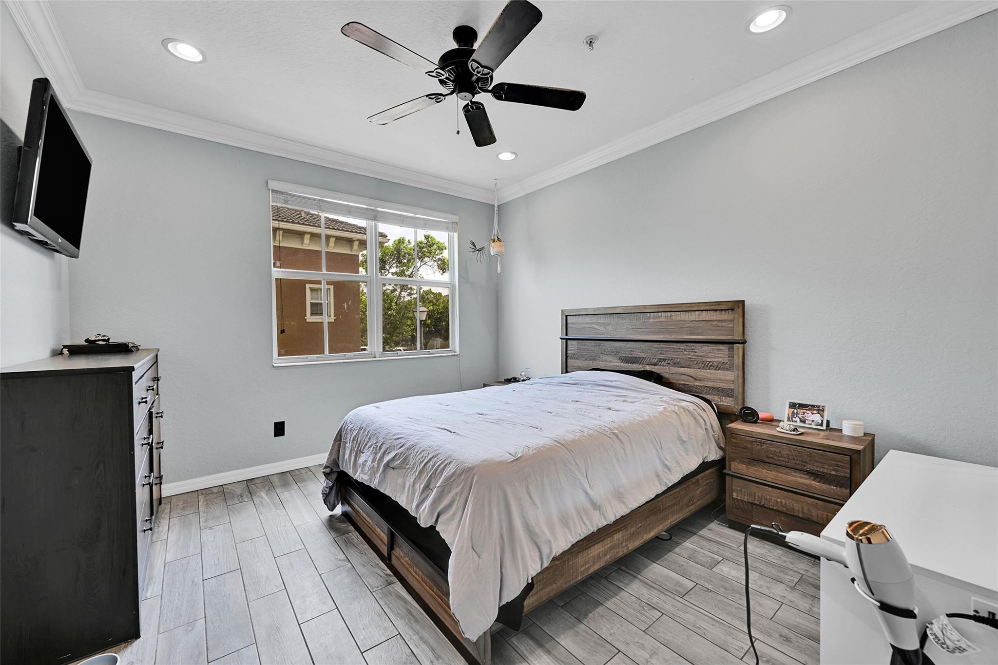 2851 W Prospect Rd 1202