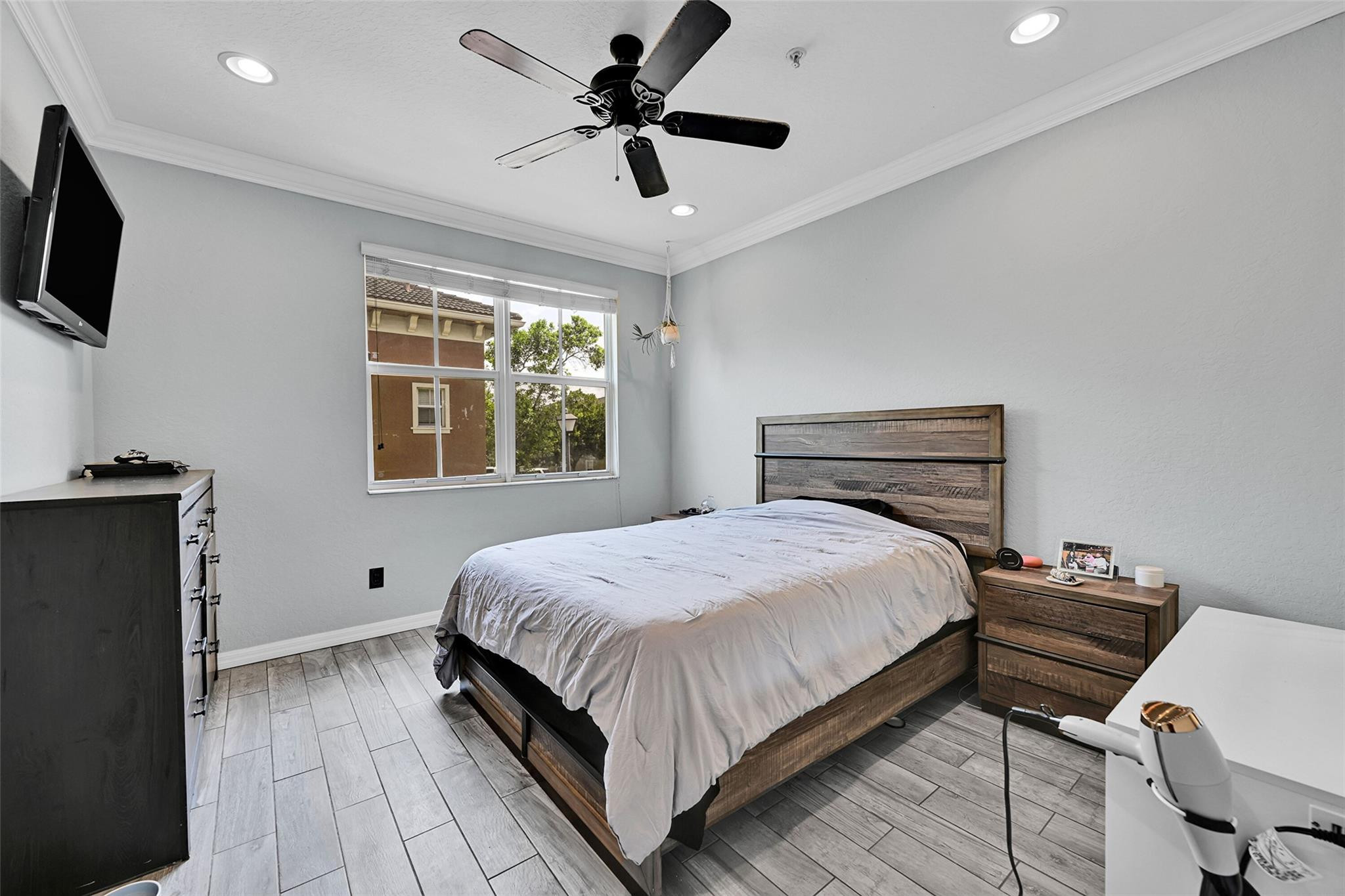 2851 W Prospect Rd 1202