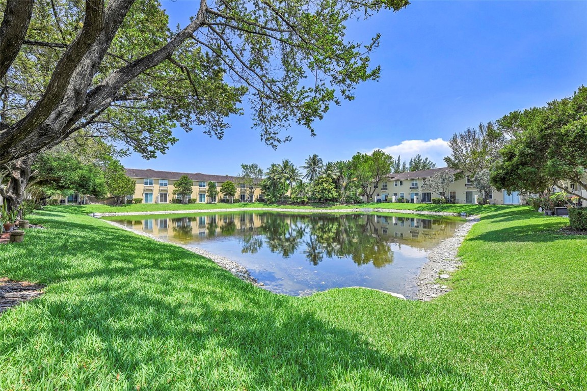 2851 W Prospect Rd 1202