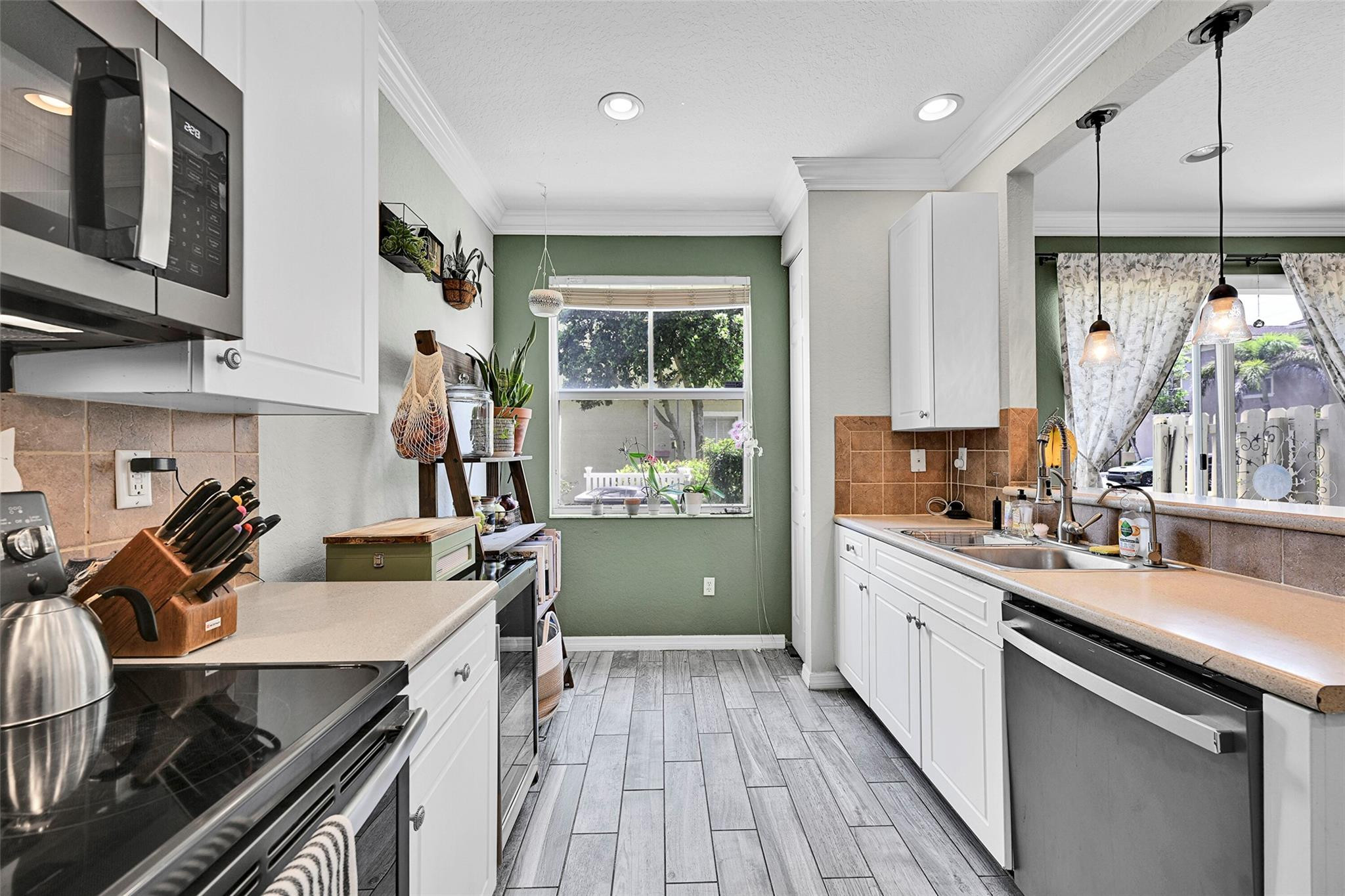 2851 W Prospect Rd 1202