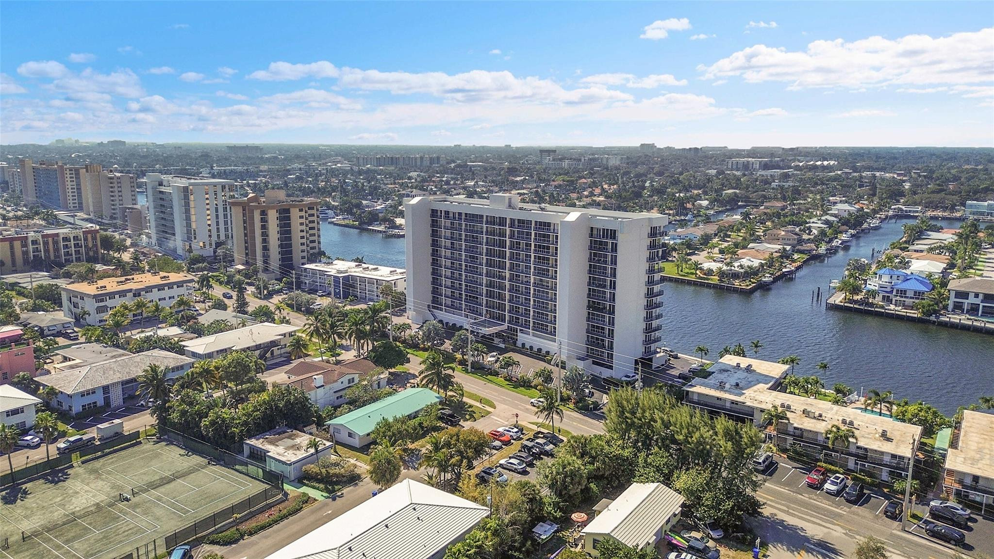 521 N Riverside Drive 707