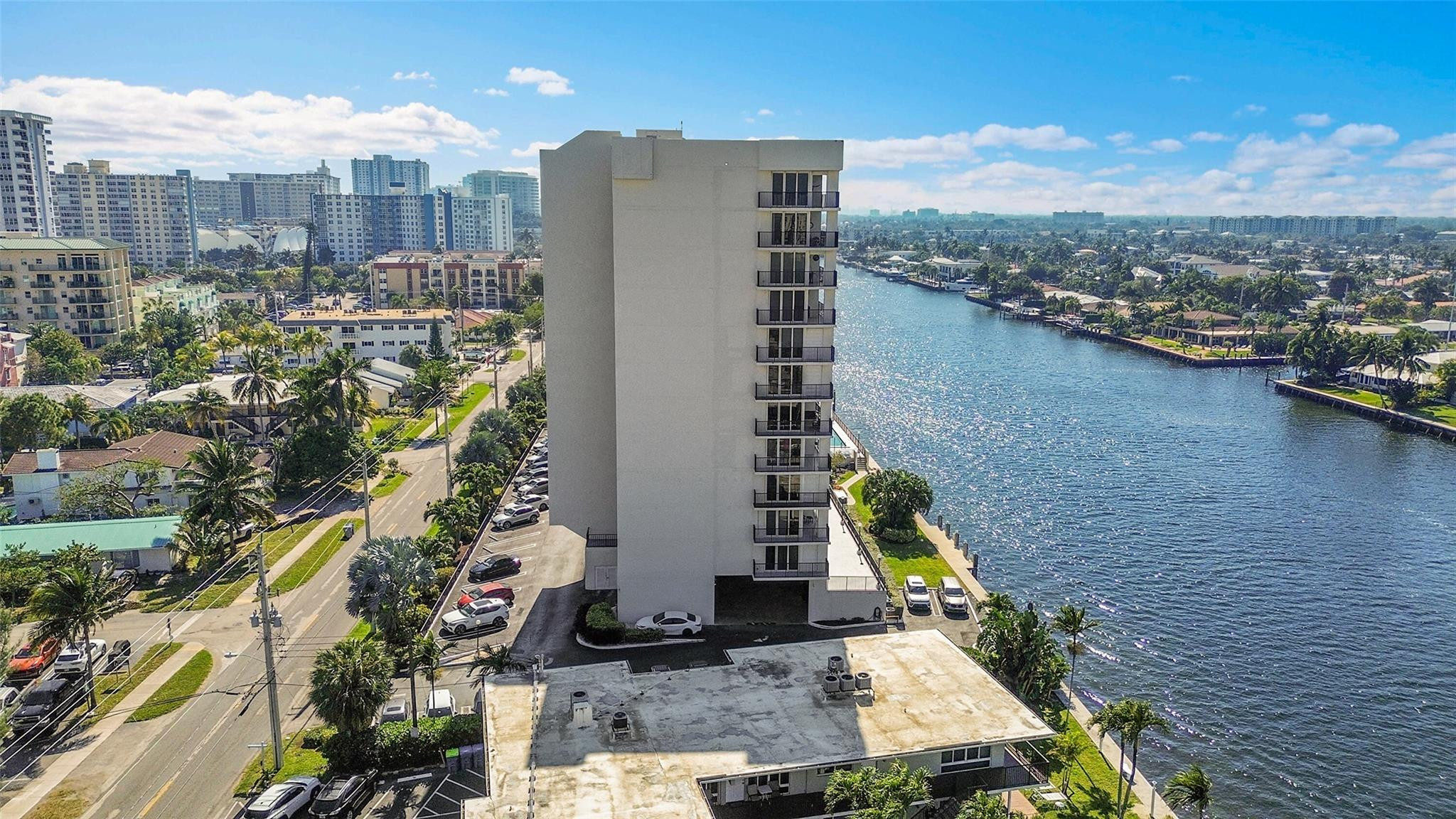 521 N Riverside Drive 707