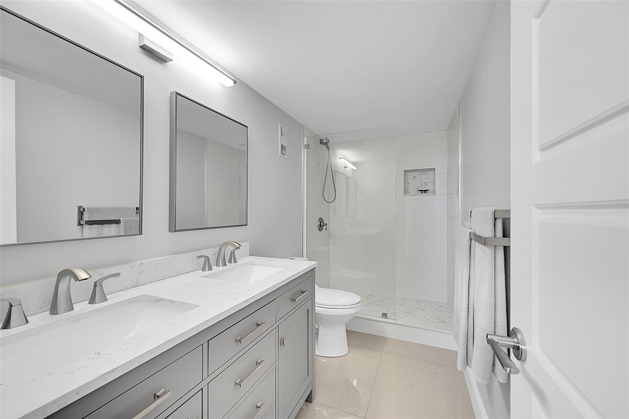 521 N Riverside Drive 707