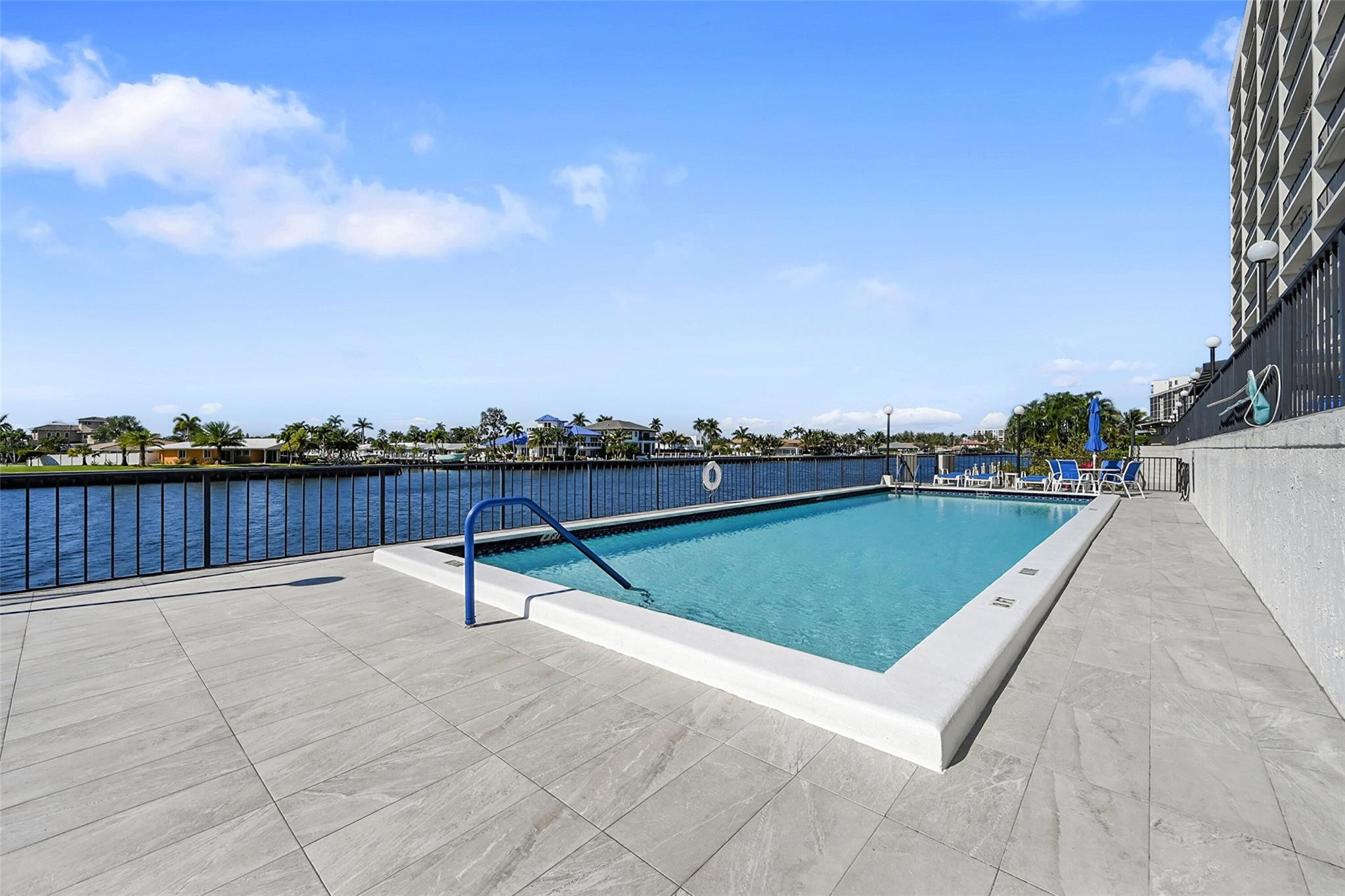 521 N Riverside Drive 707