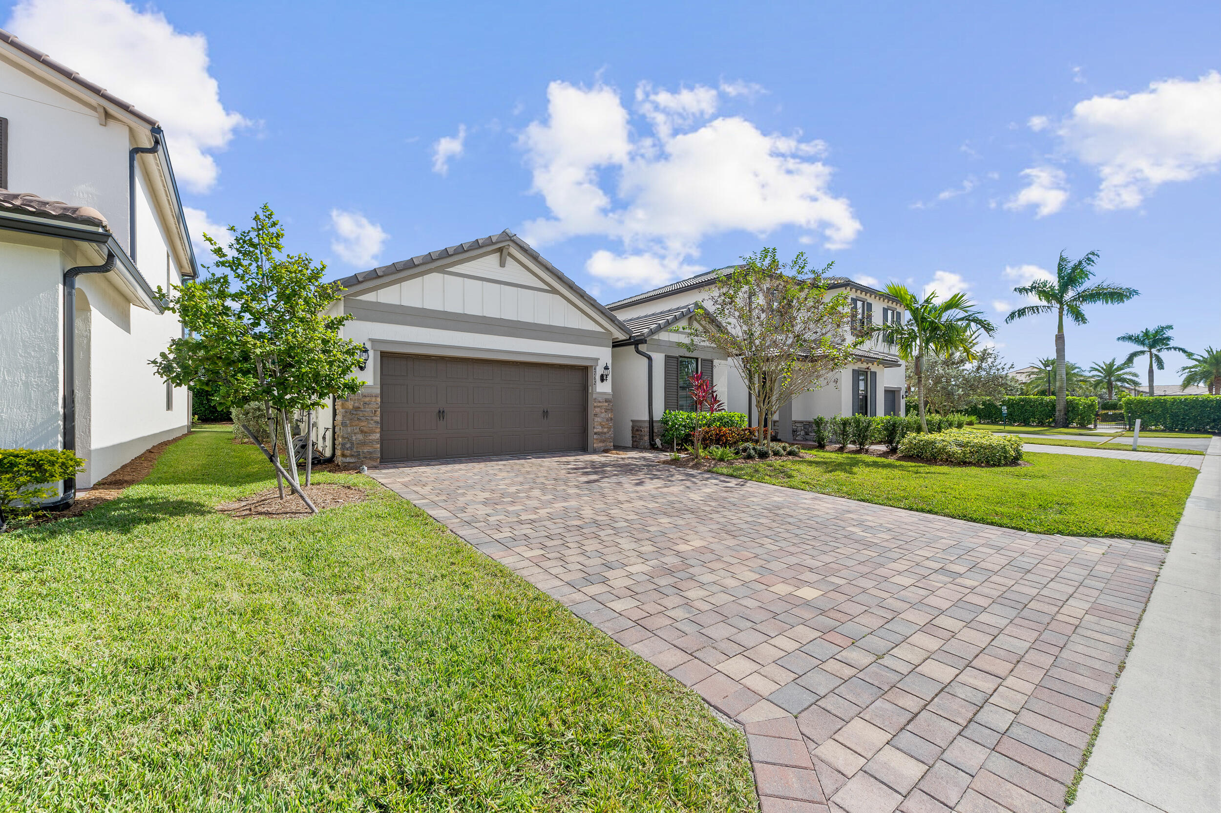 4762 Roldan Court