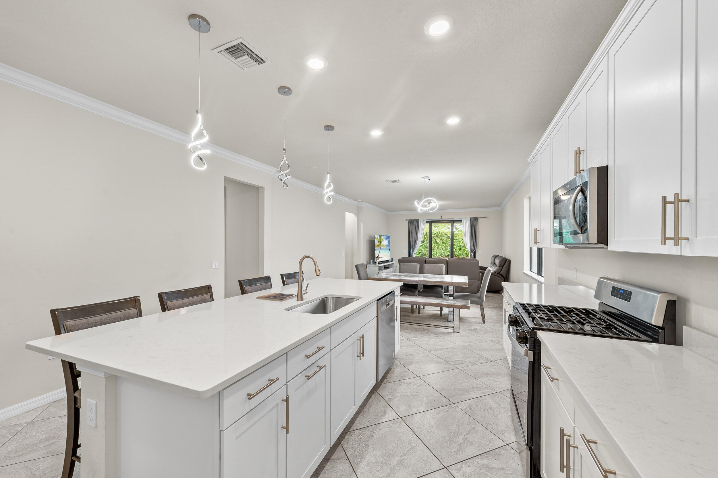 4762 Roldan Court