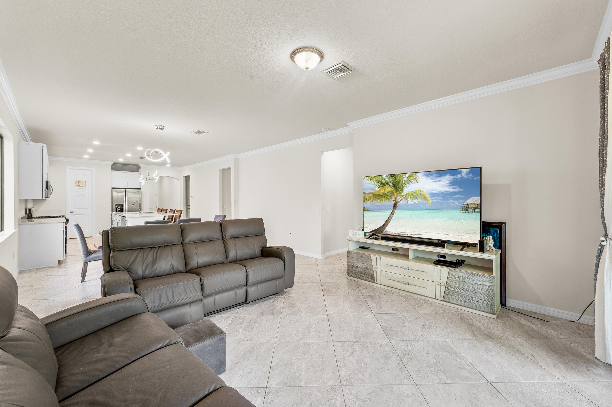4762 Roldan Court