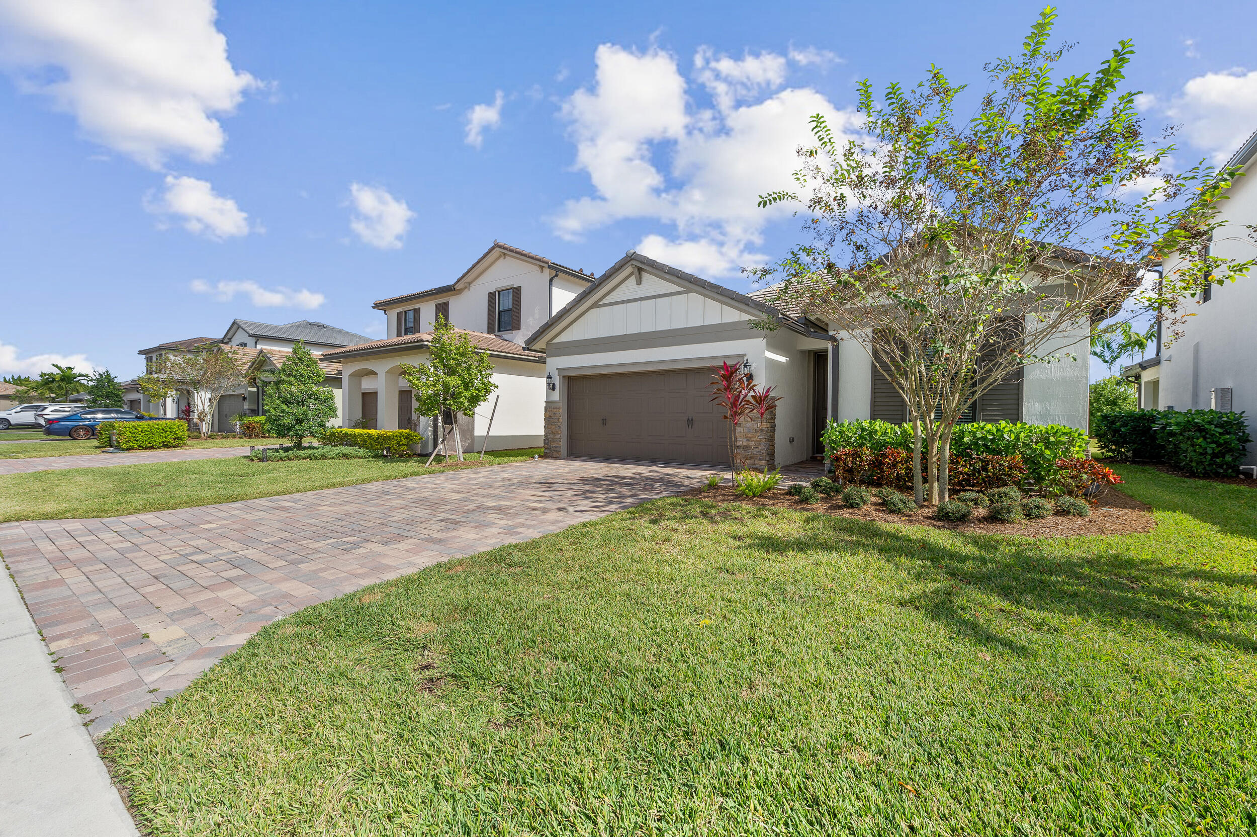 4762 Roldan Court