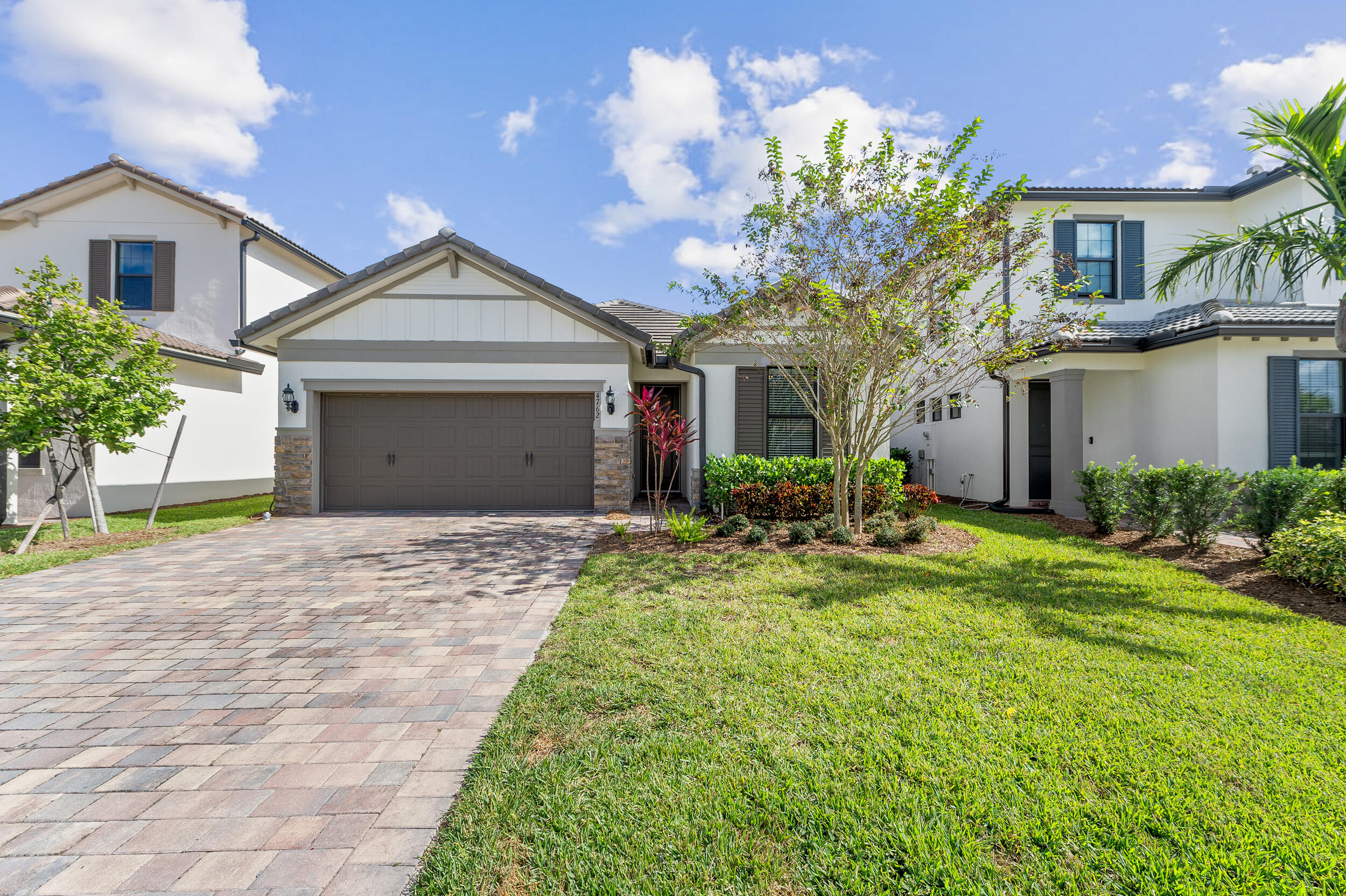 4762 Roldan Court