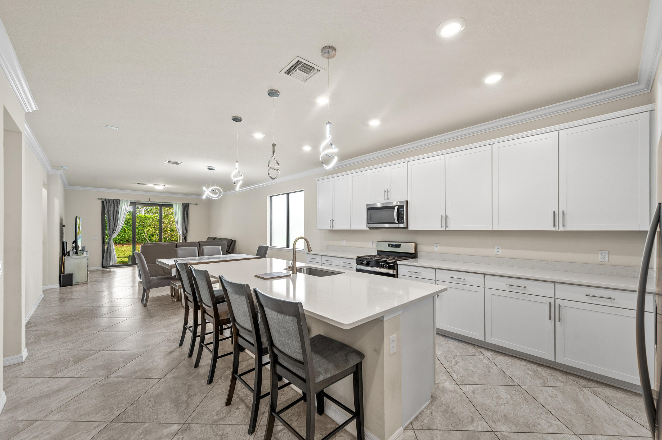 4762 Roldan Court