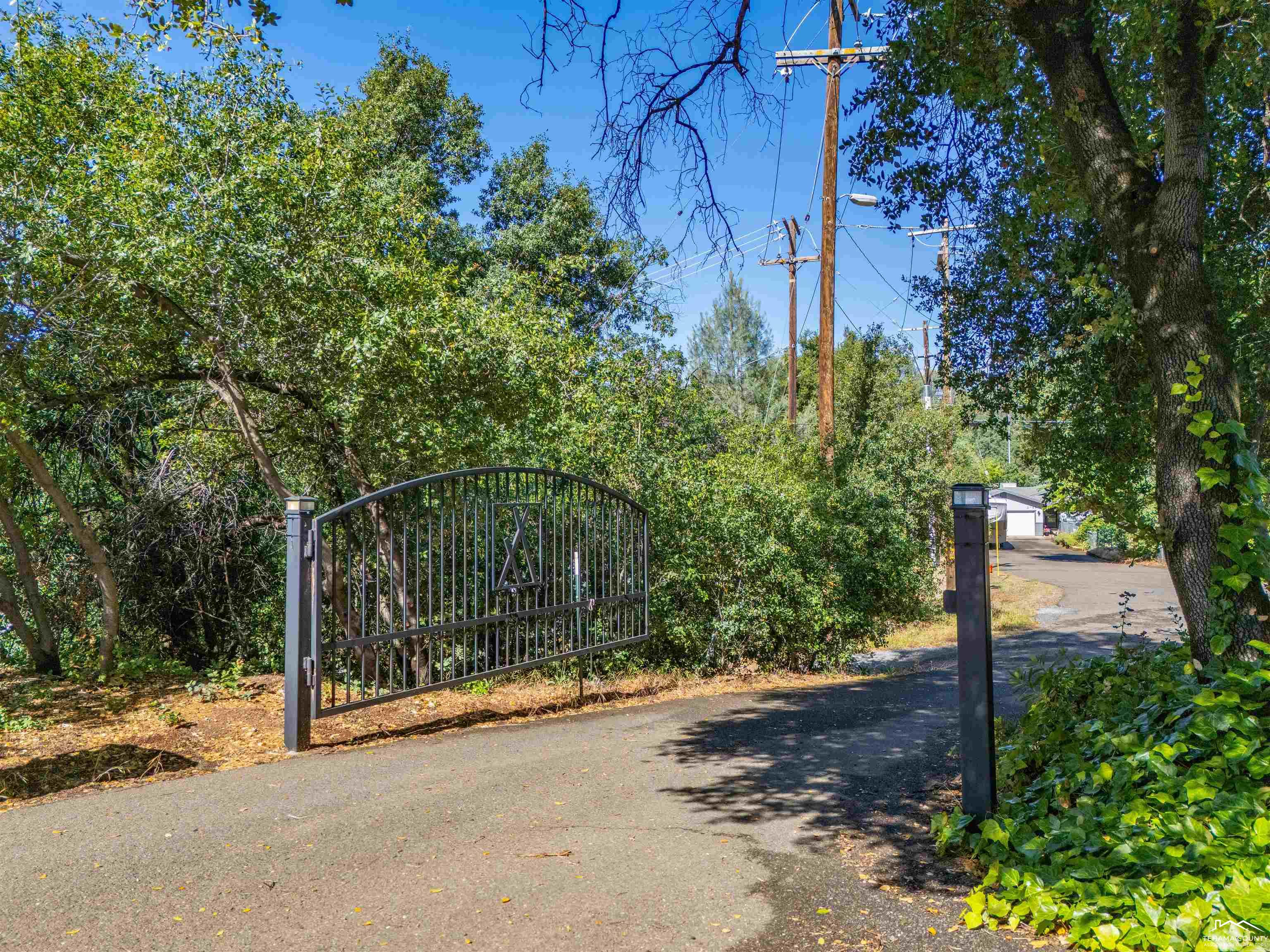 2141 Hardenbrook Ave