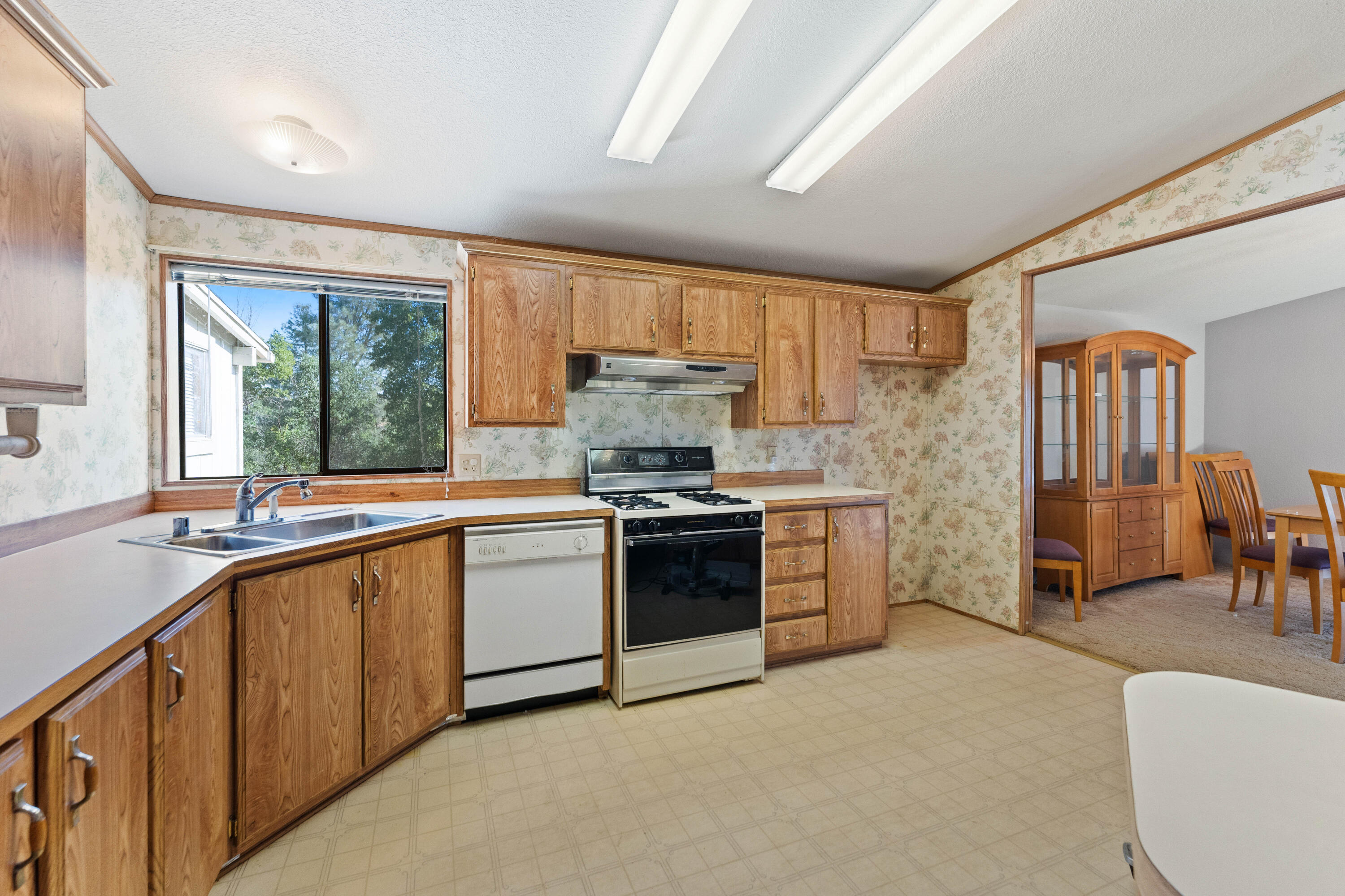 16075 Jellys Ferry Road