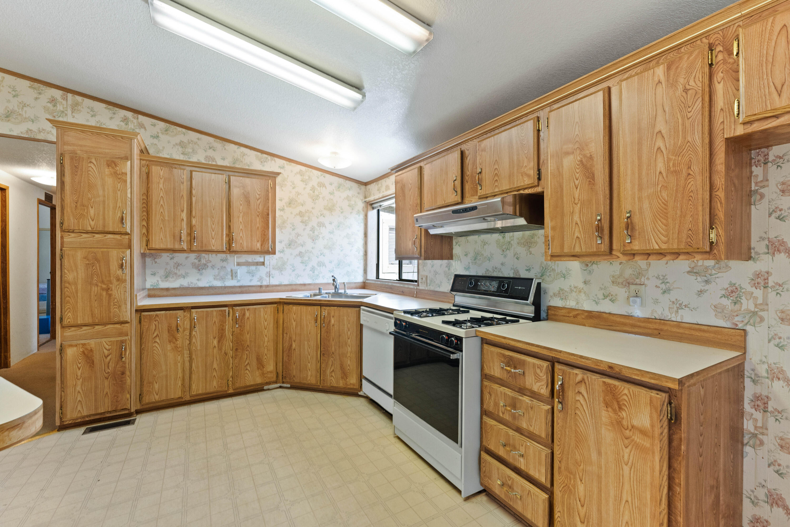 16075 Jellys Ferry Road