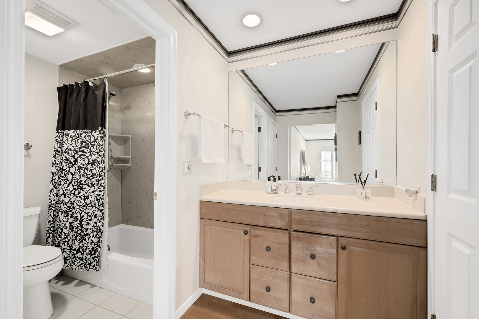 201 Lake Hinsdale Drive Unit: 404