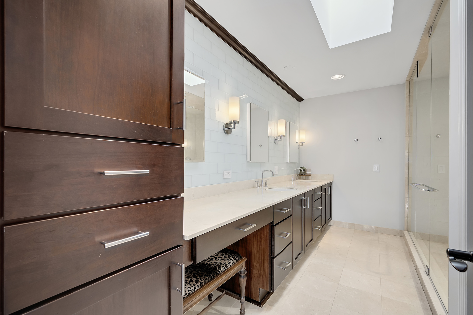 131 W Chicago Avenue
