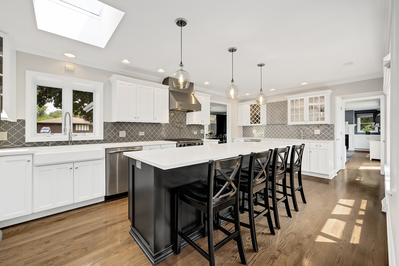 131 W Chicago Avenue
