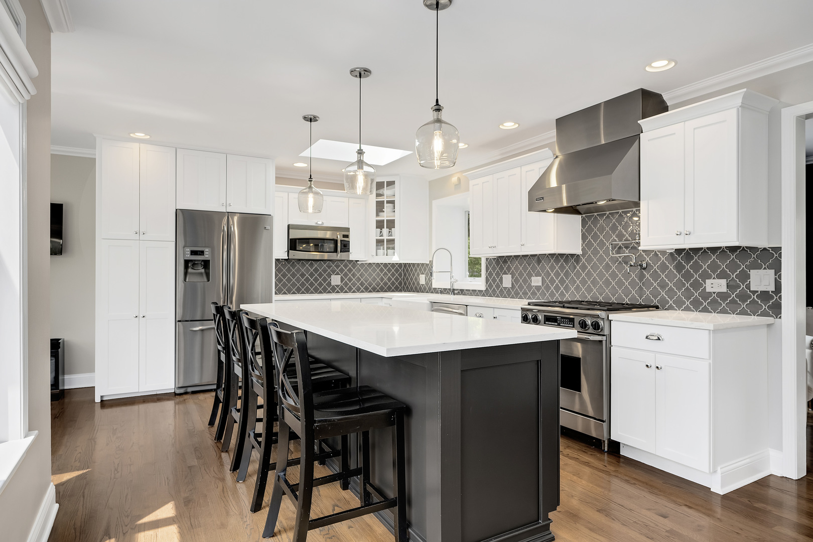 131 W Chicago Avenue
