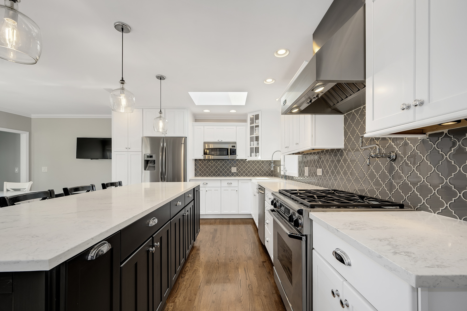 131 W Chicago Avenue