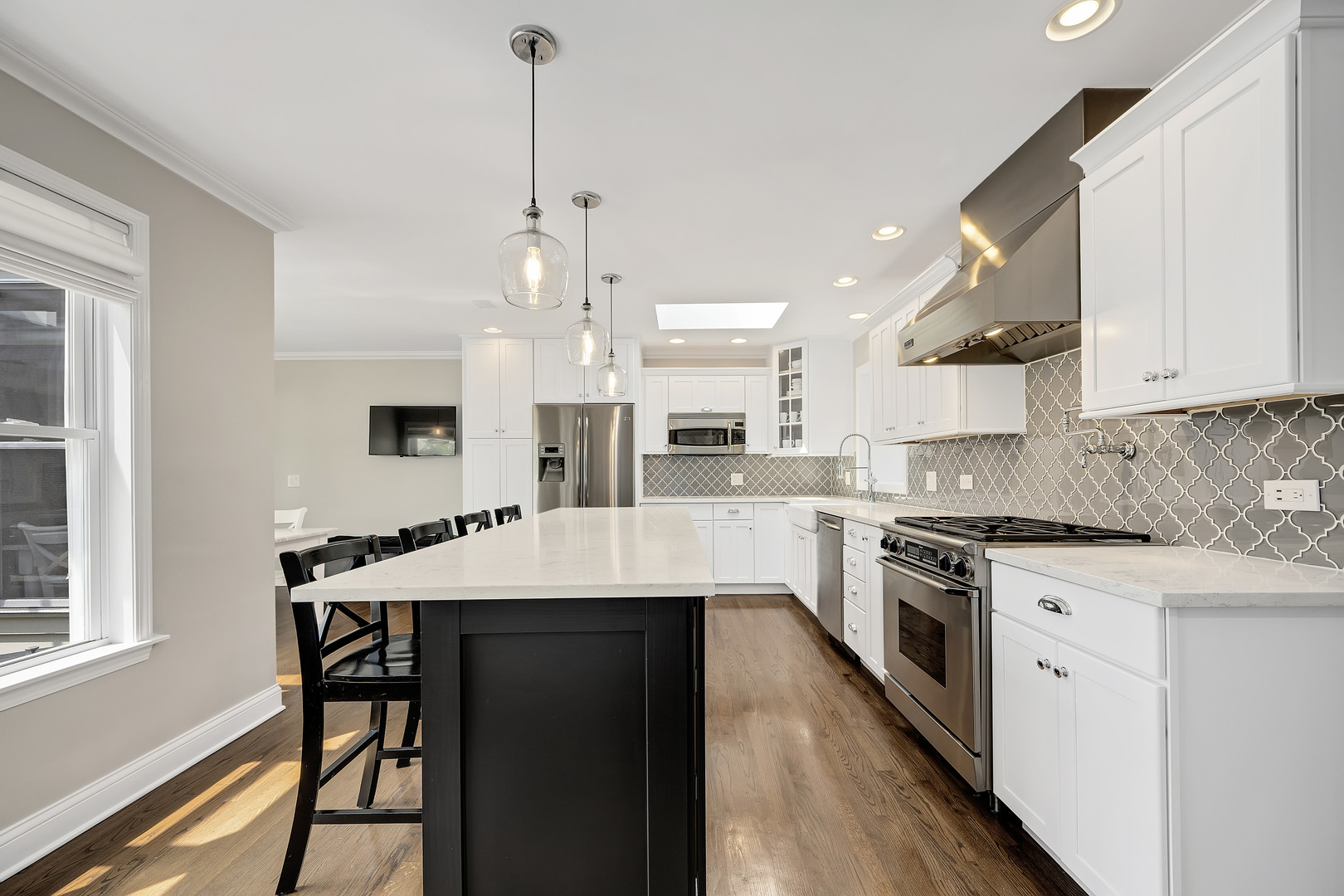 131 W Chicago Avenue