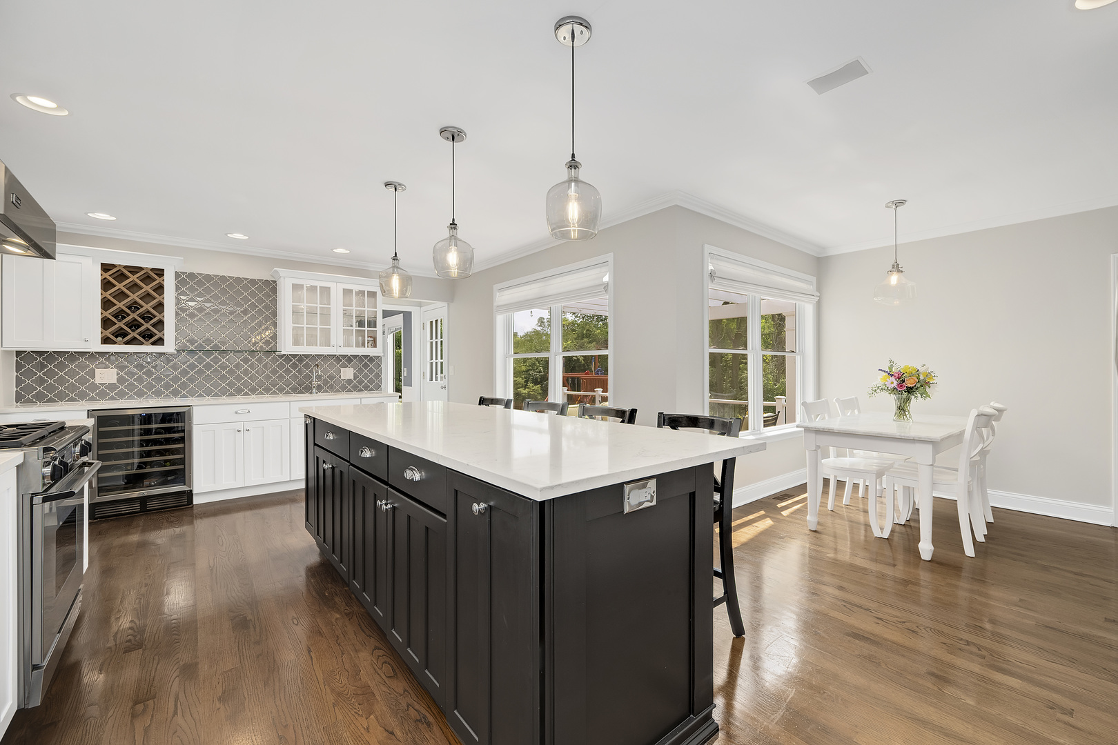 131 W Chicago Avenue