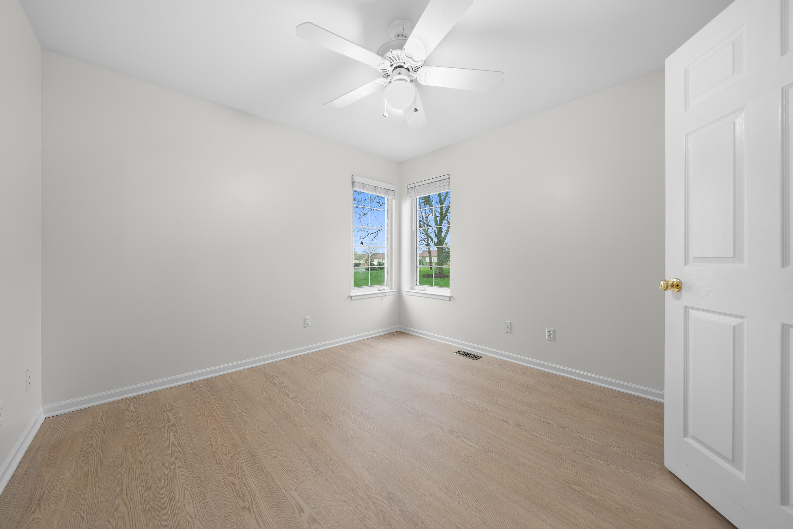 644 Geneva National Ave N 6-33