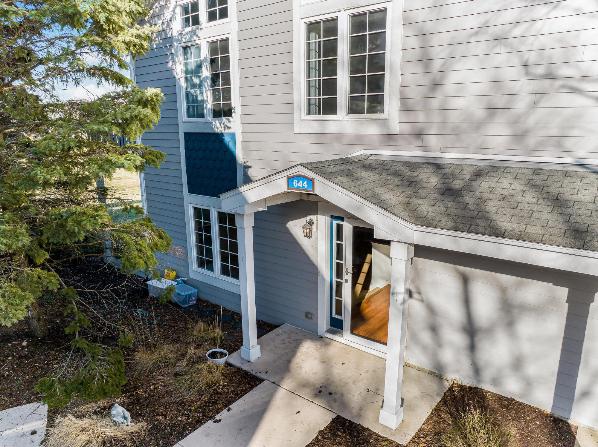 644 Geneva National Ave N 6-33