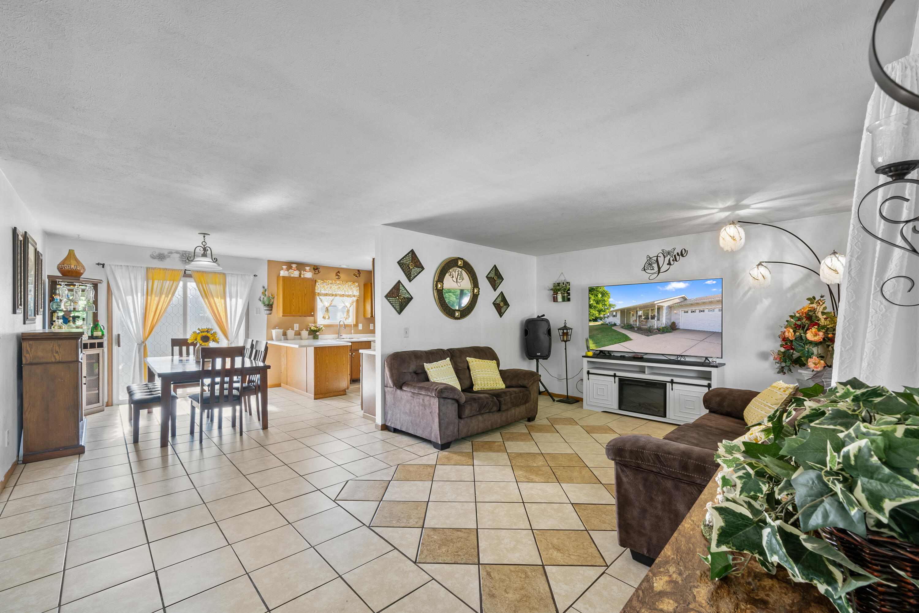 138 Carlson Dr Dr