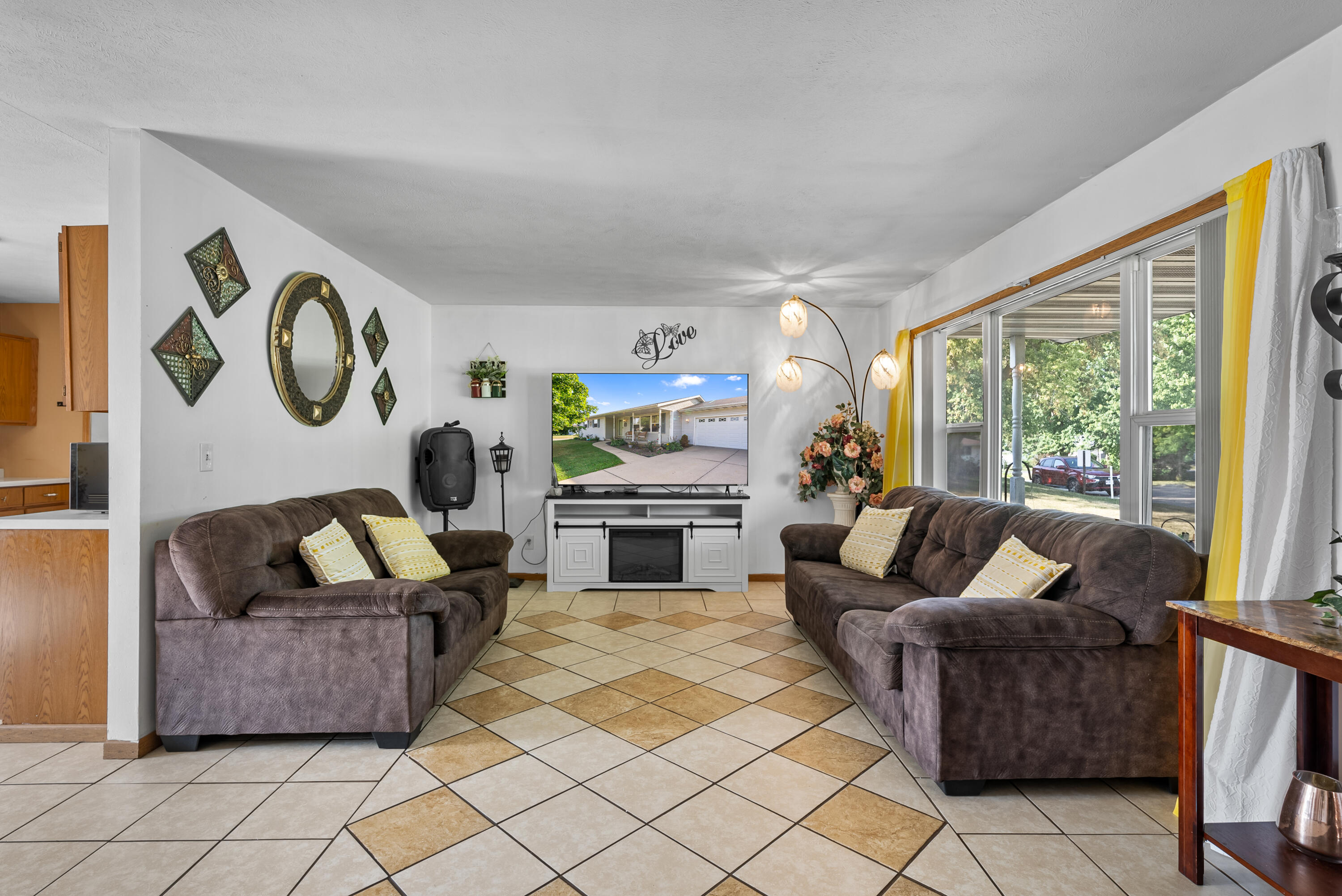 138 Carlson Dr Dr