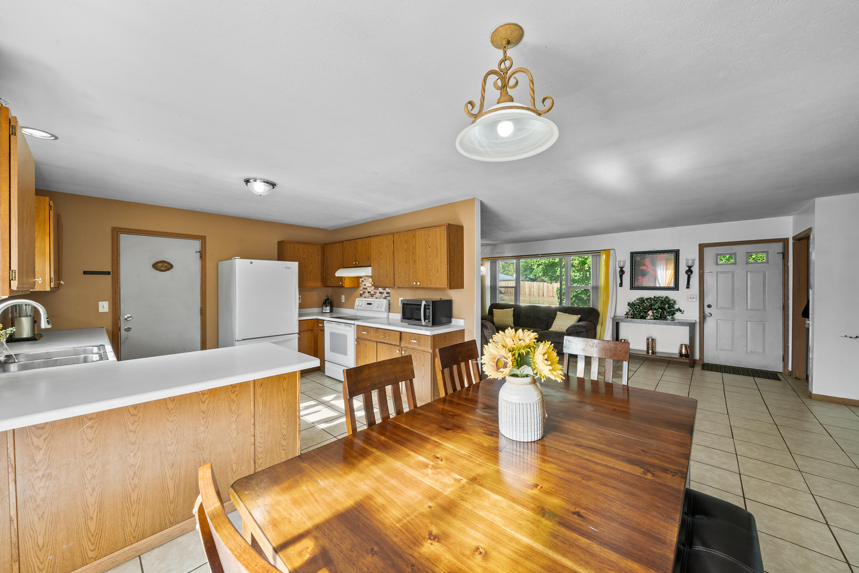 138 Carlson Dr Dr