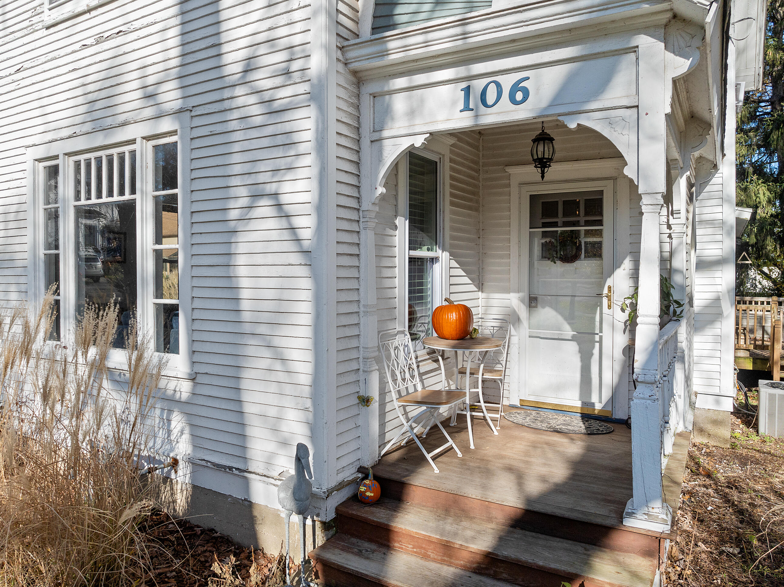 106 W Geneva St