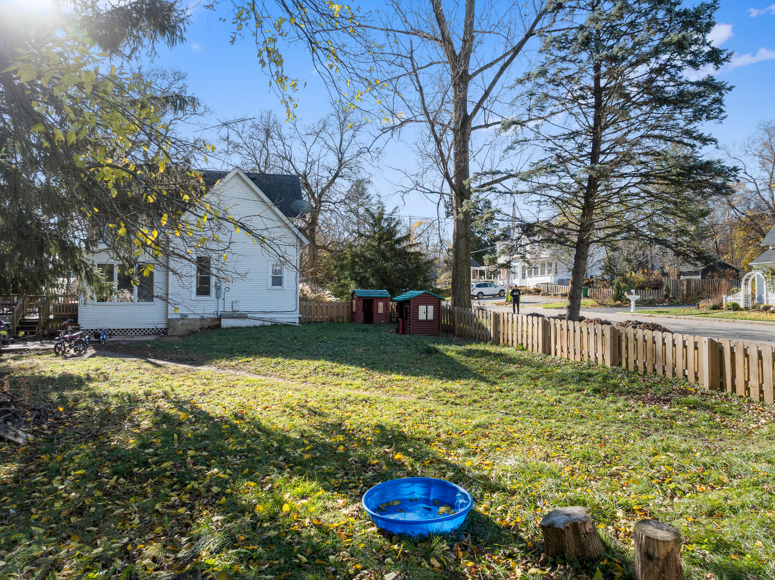 106 W Geneva St