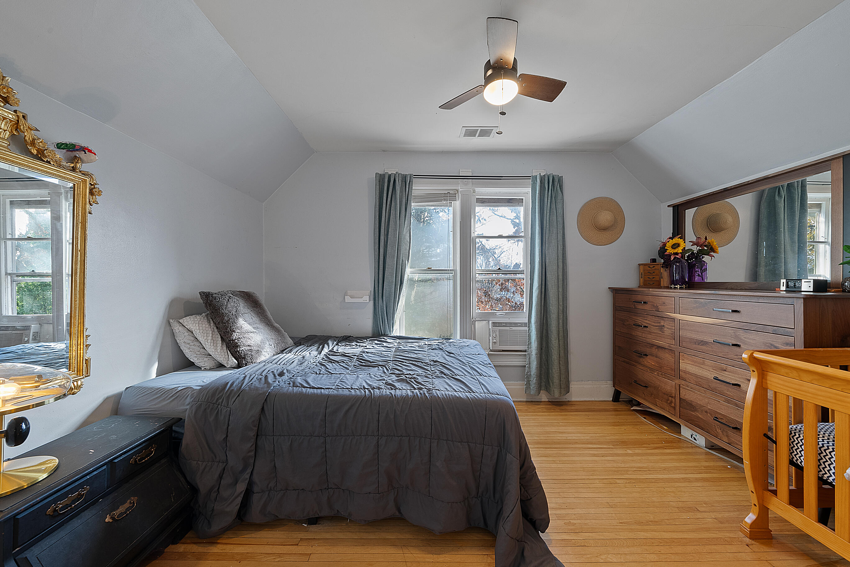 106 W Geneva St