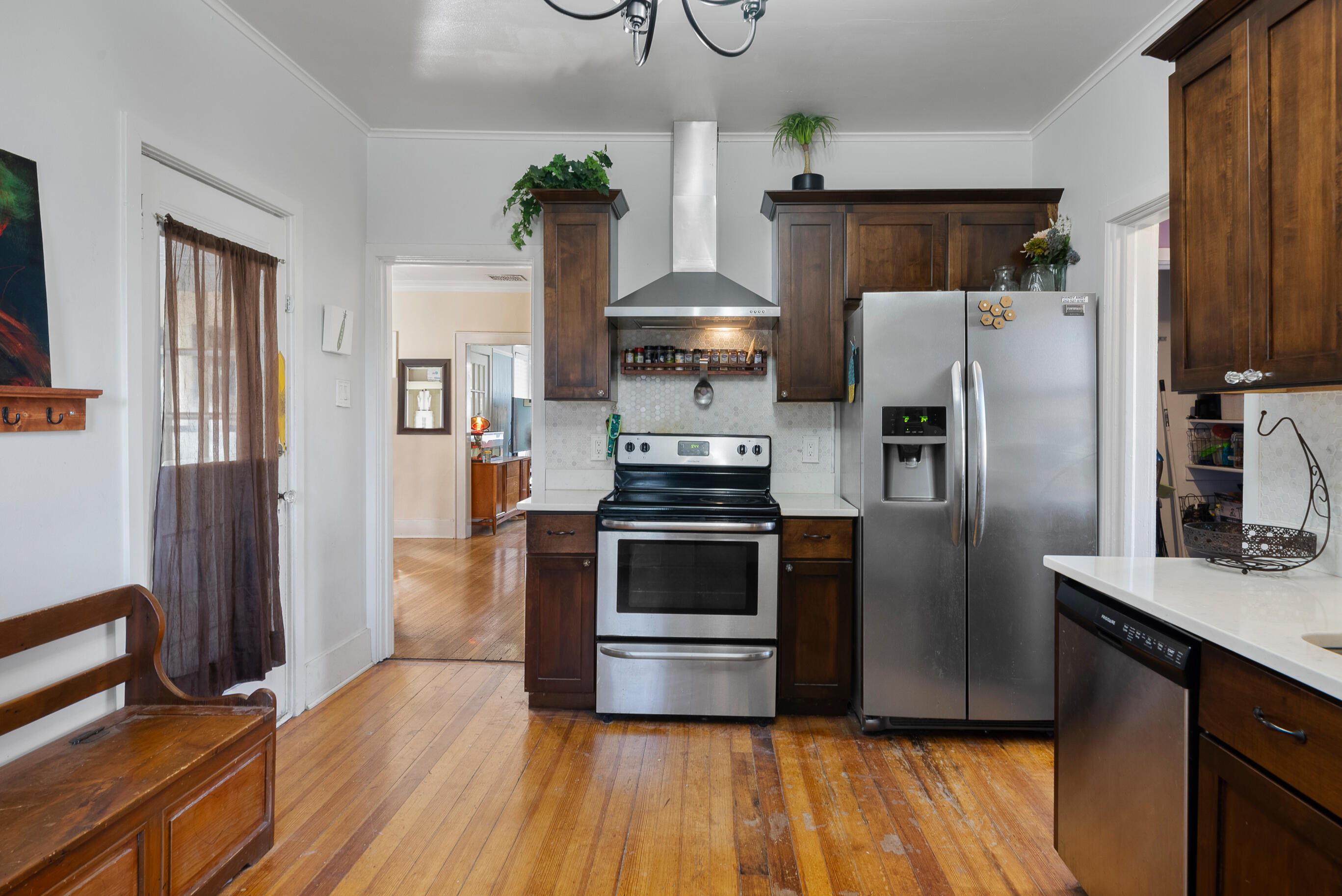 106 W Geneva St