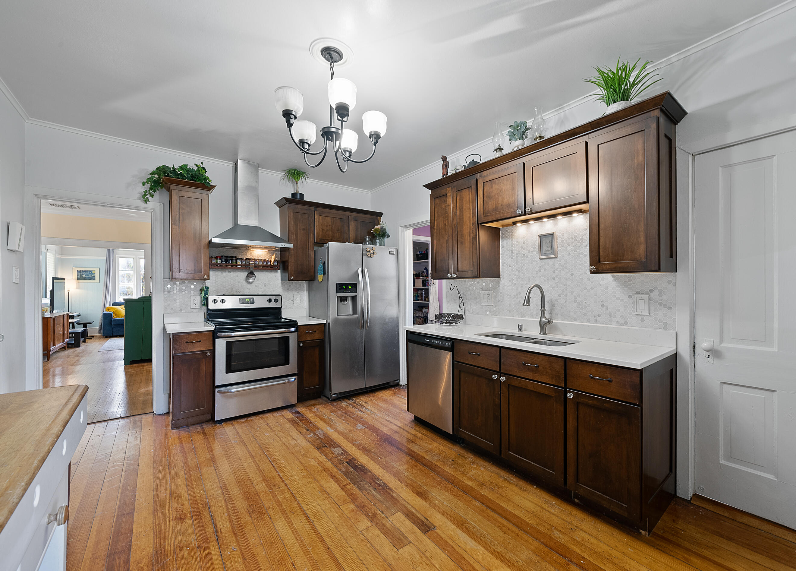 106 W Geneva St