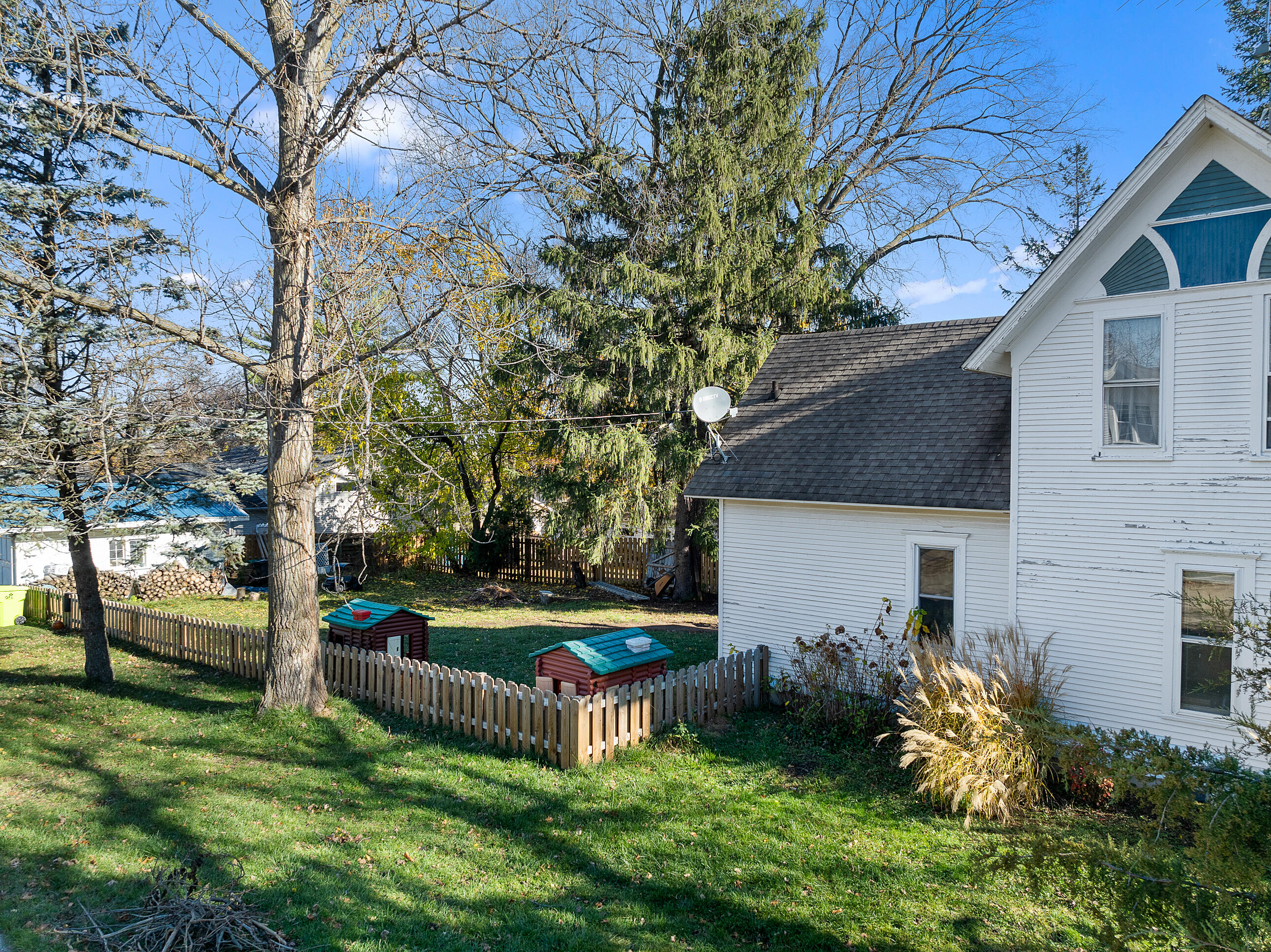 106 W Geneva St