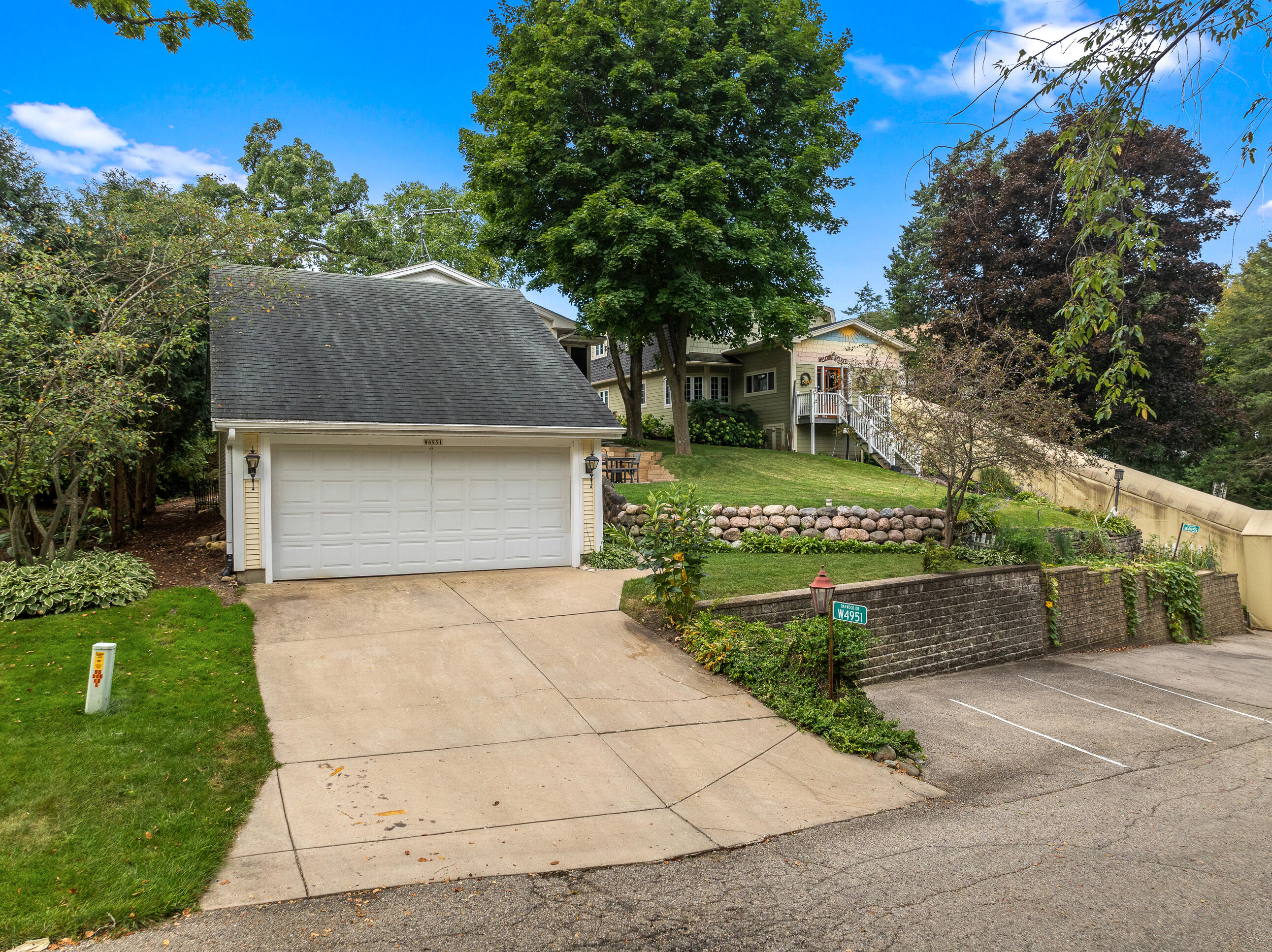 W4951 Oakwood Dr