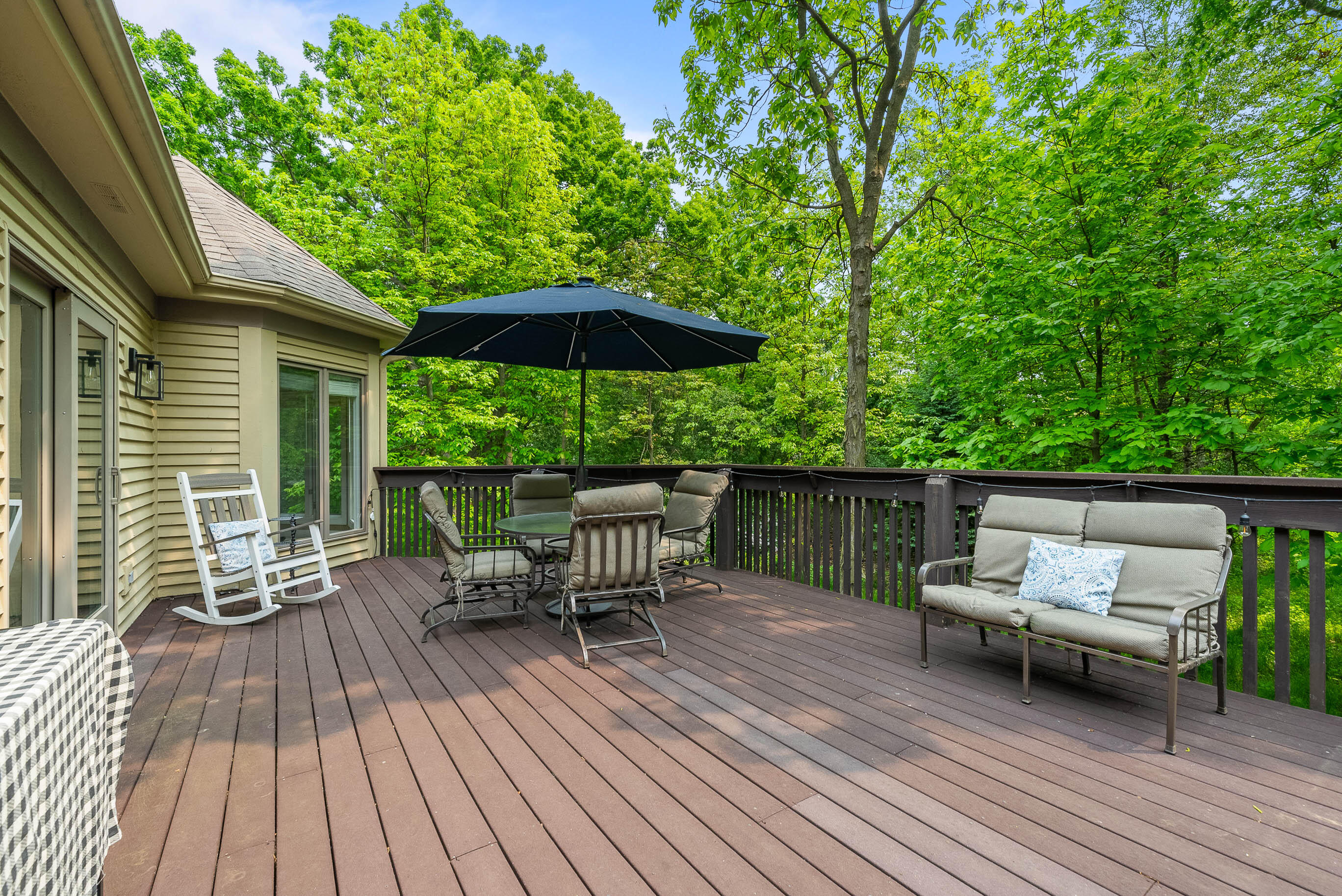 1261 Deer Ct