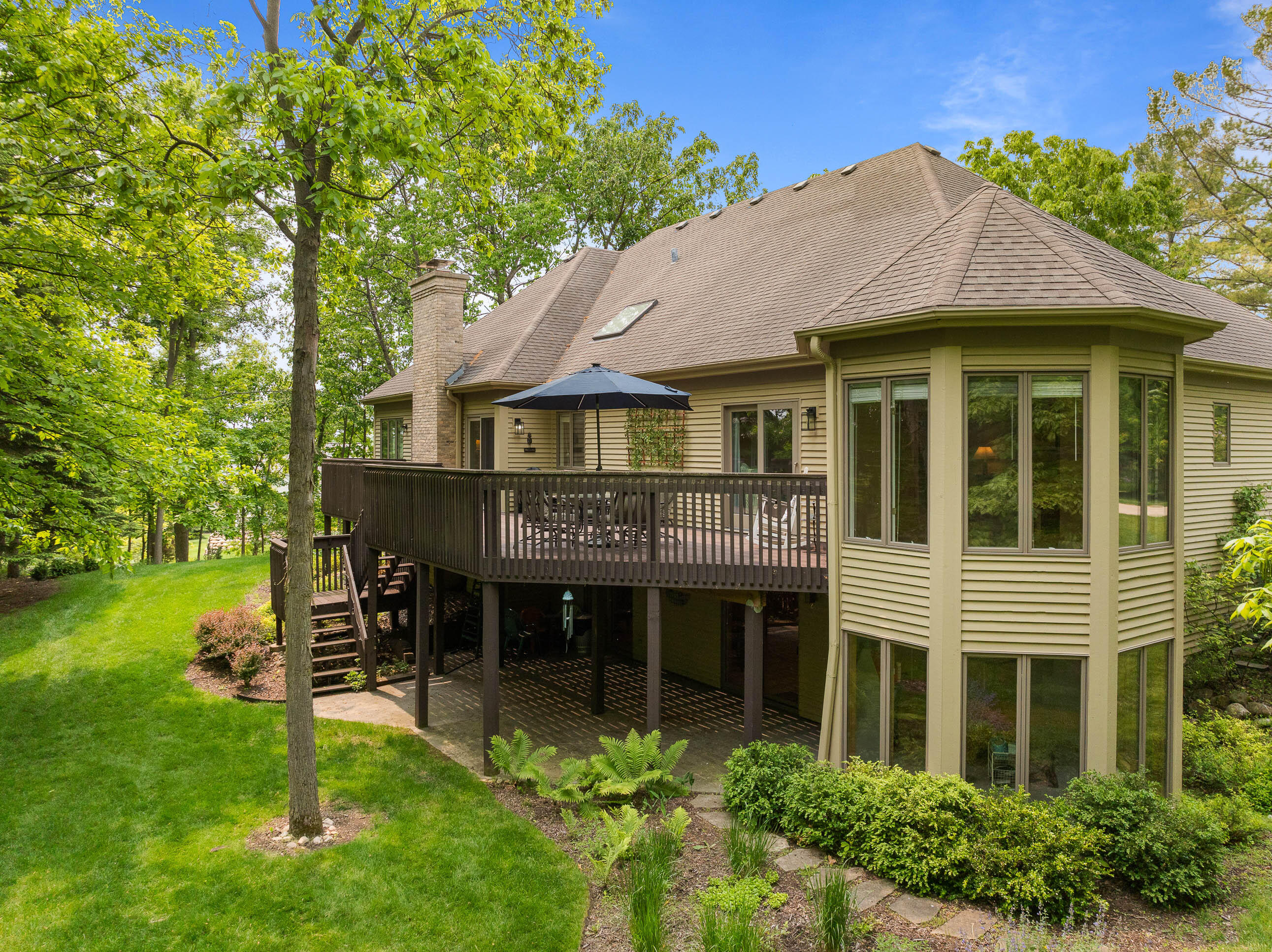 1261 Deer Ct