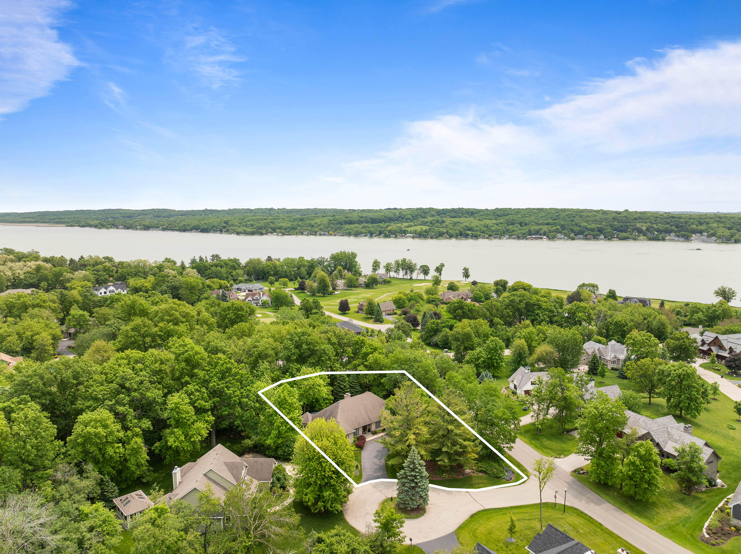 1261 Deer Ct