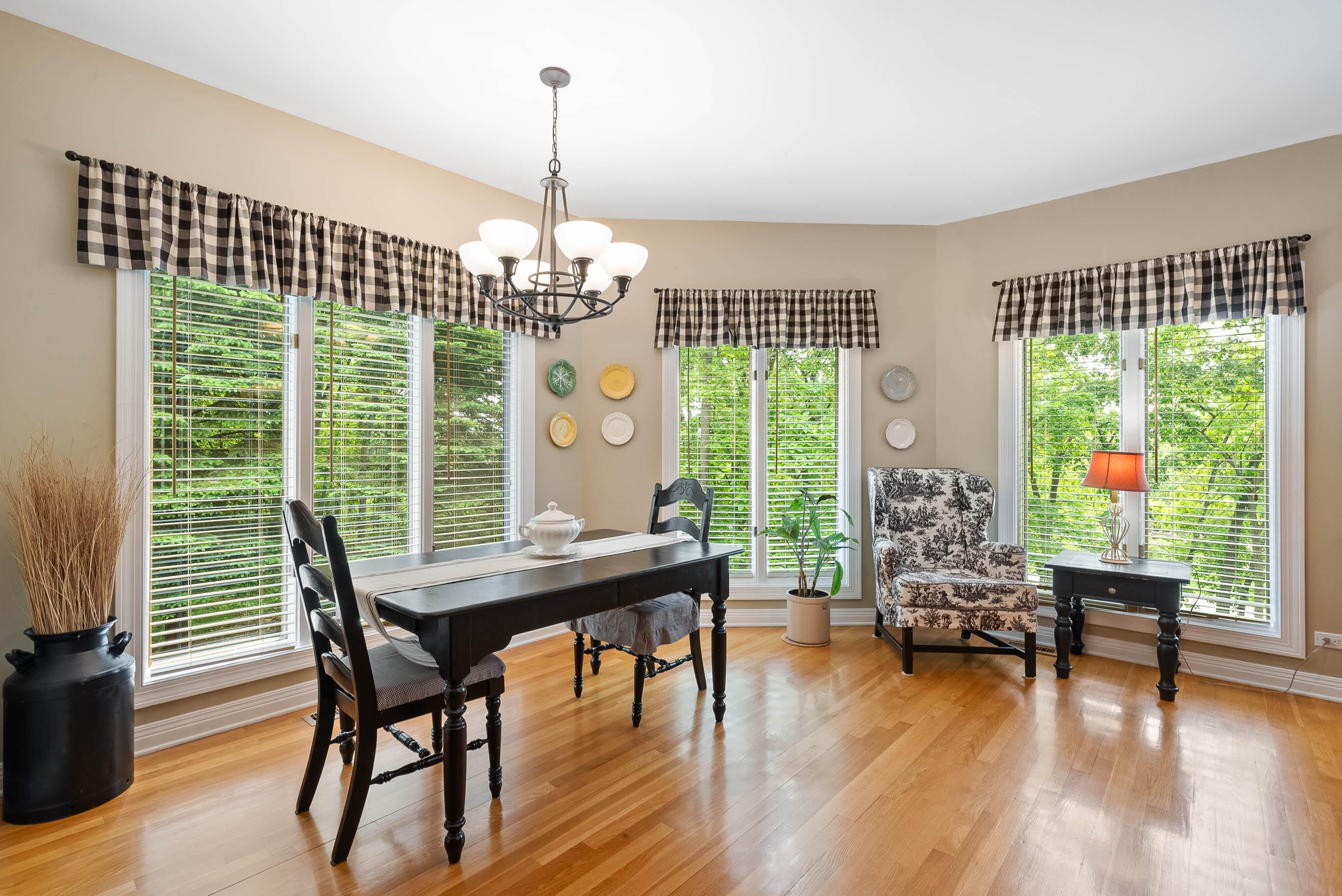 1261 Deer Ct