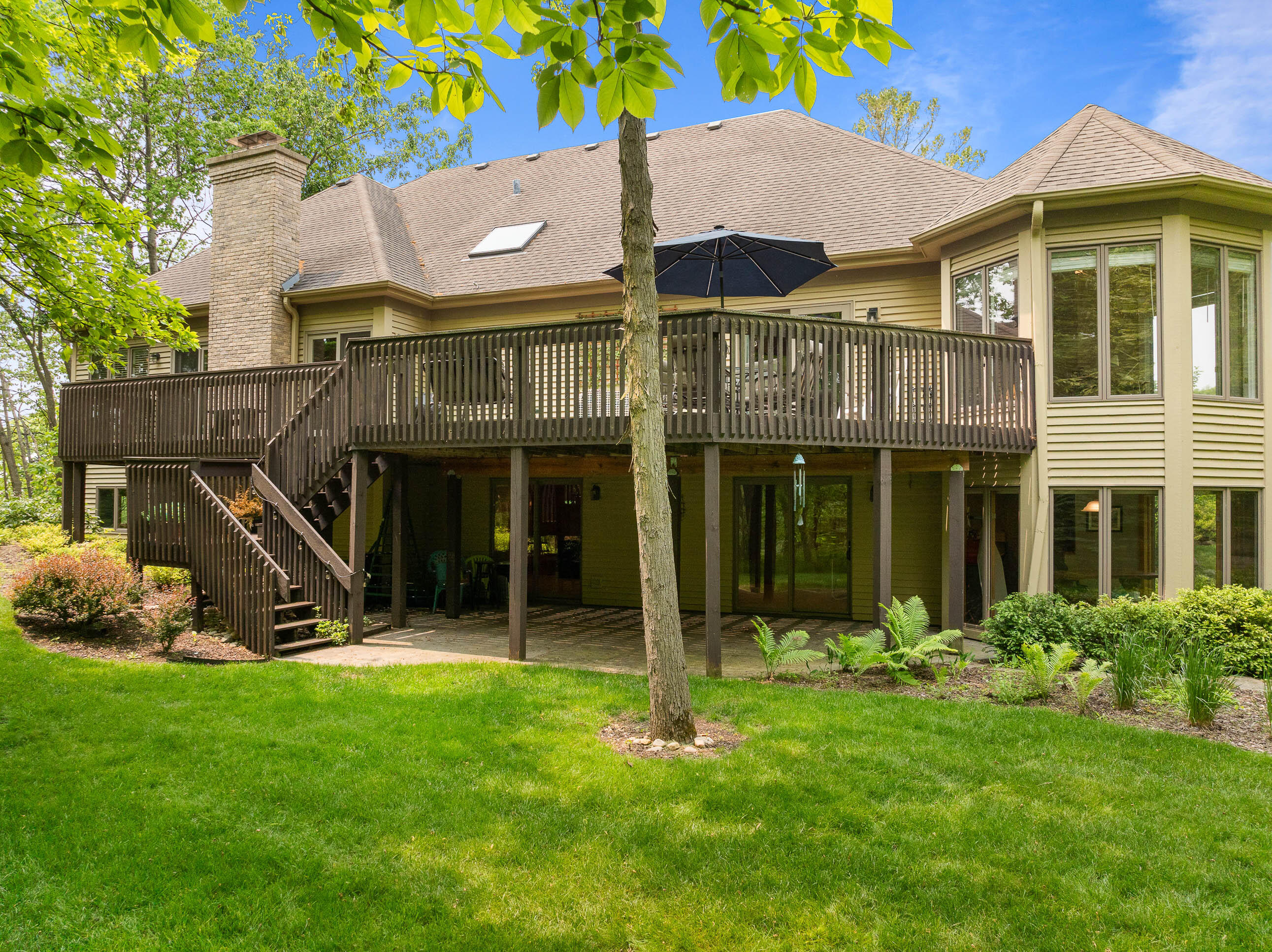 1261 Deer Ct