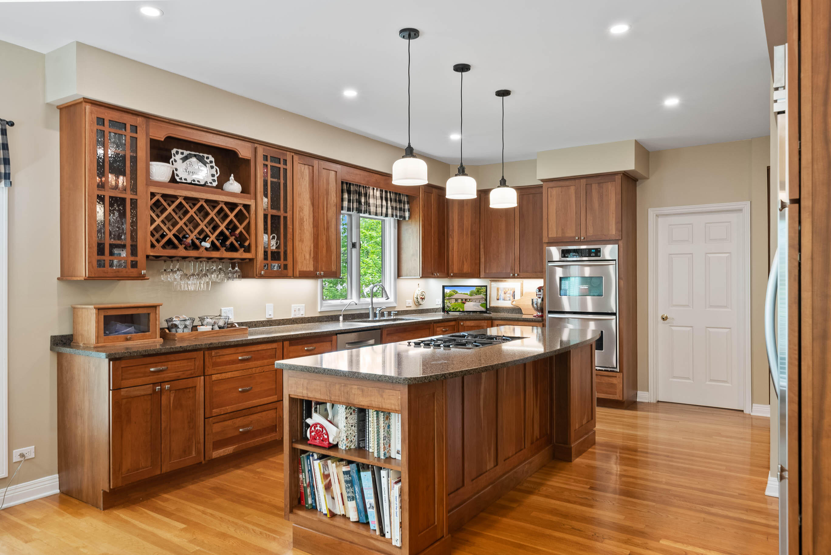 1261 Deer Ct