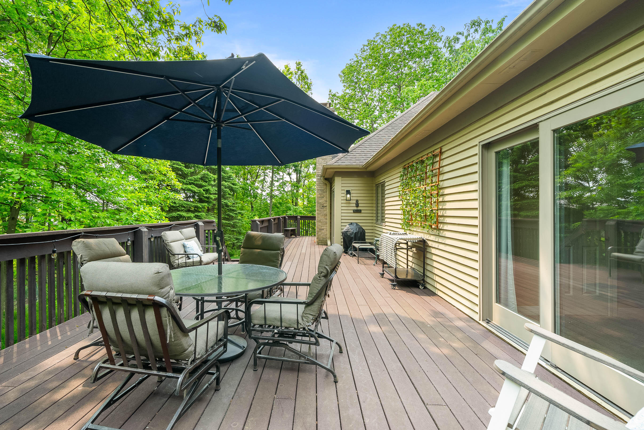 1261 Deer Ct