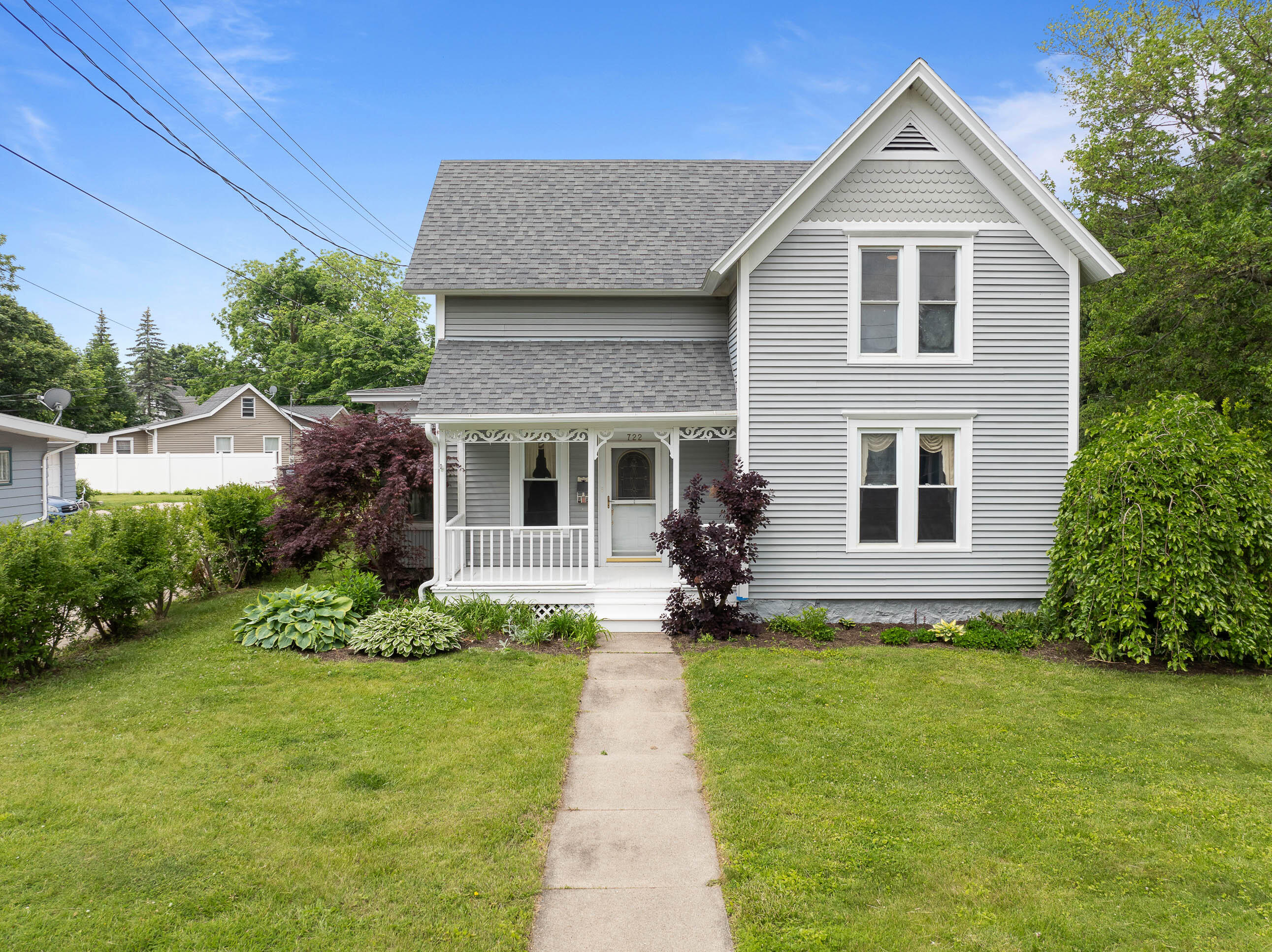 722 Center St